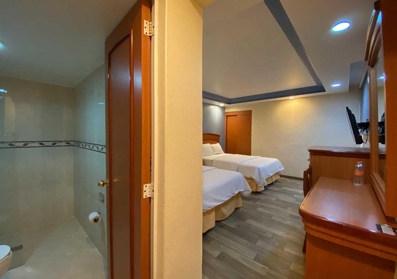 Double Room with Two Double Beds - Photo 9