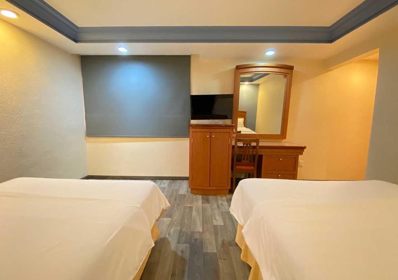 Double Room with Two Double Beds - Photo 5