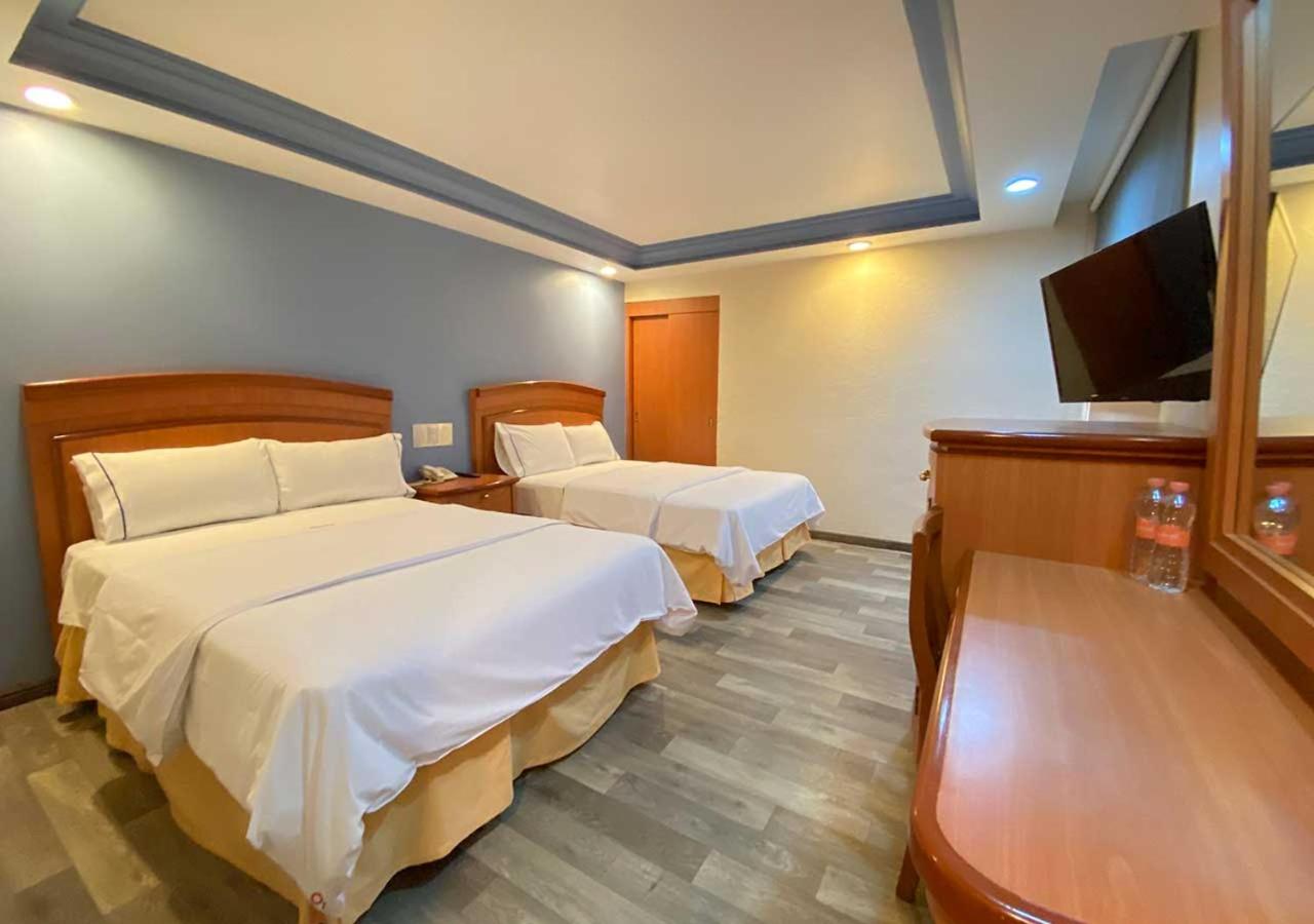 Double Room with Two Double Beds - Photo 2