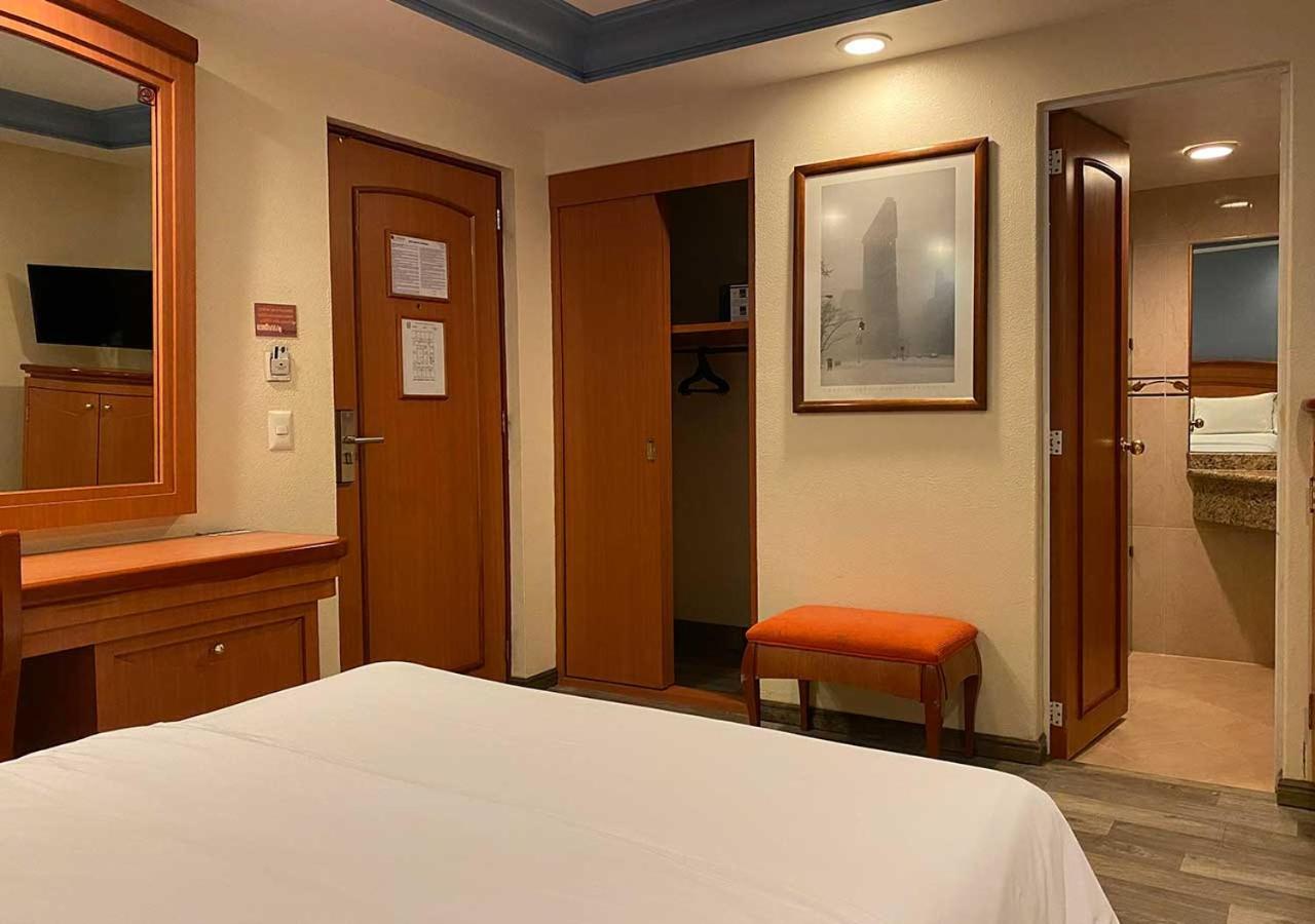 Standard Queen Room - Photo 11