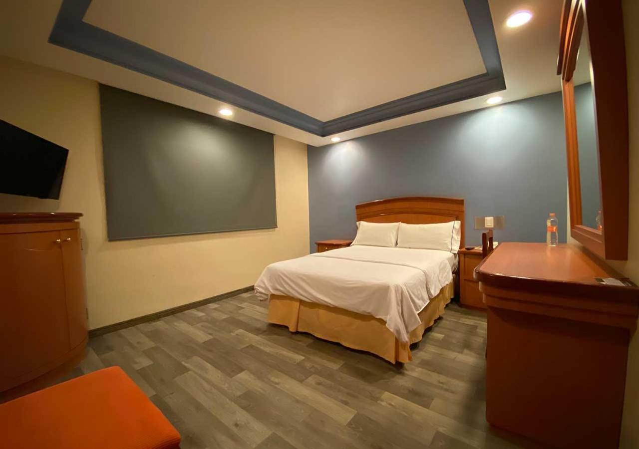 Standard Queen Room - Photo 10