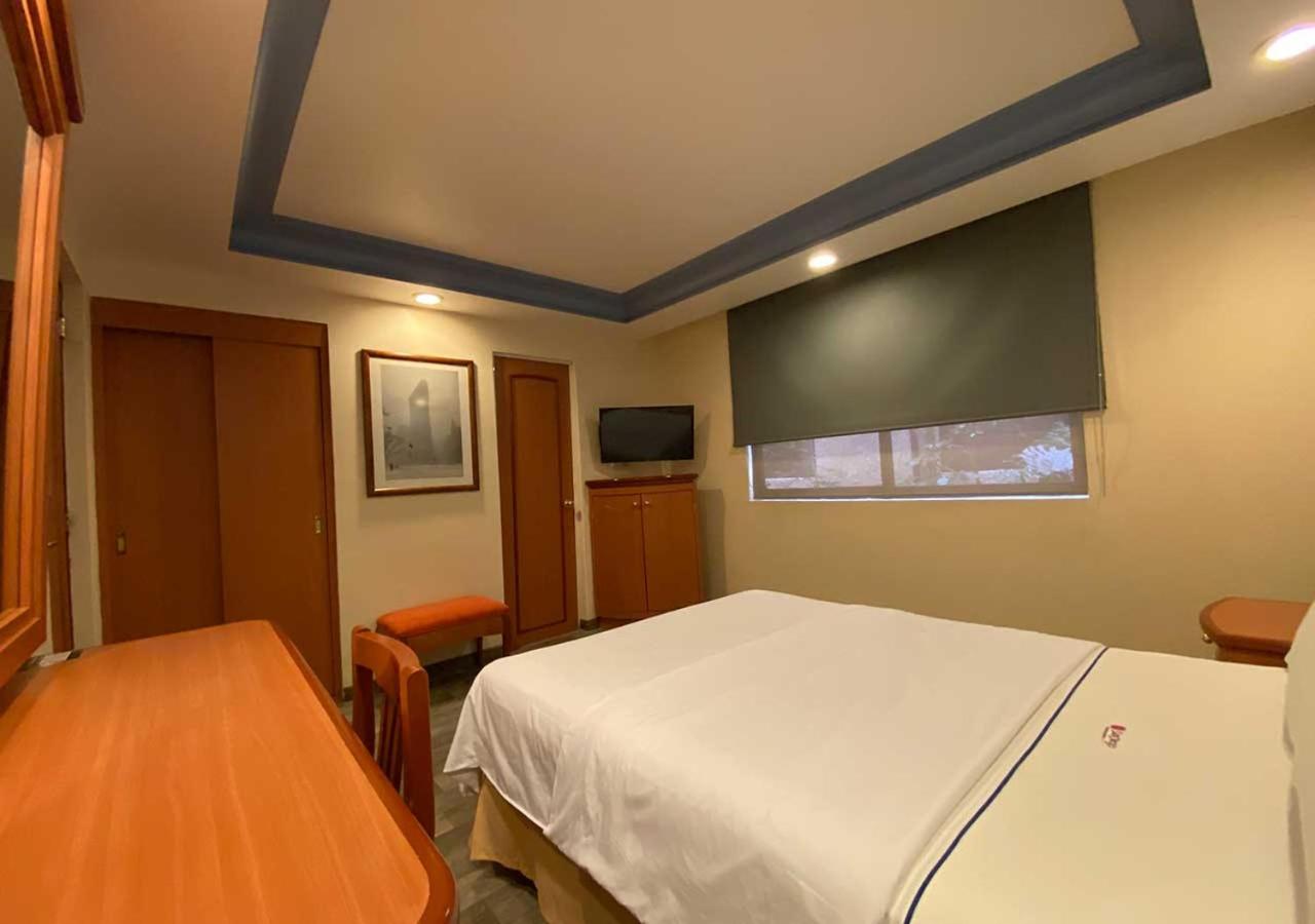 Standard Queen Room - Photo 12