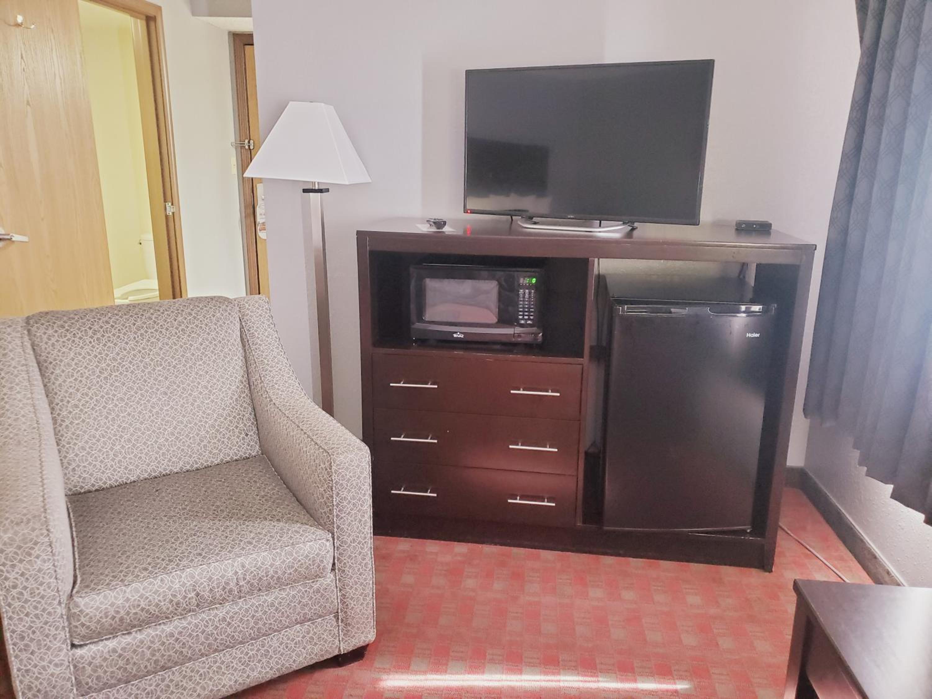 Executive Room with Two Queen Beds - Photo 2