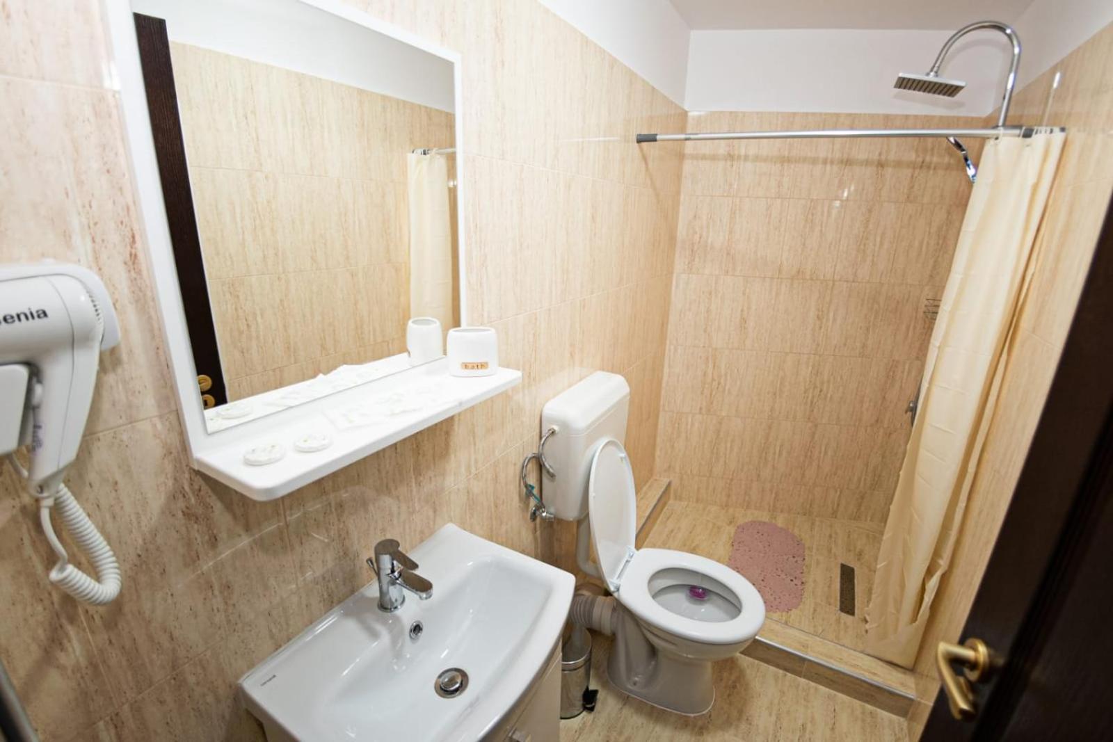 Single Room with Private Bathroom photo 2