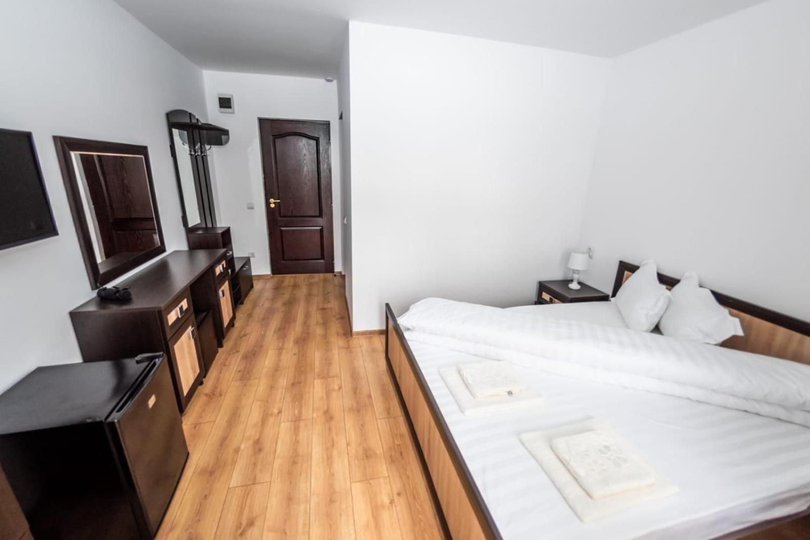 King Room with Balcony - Photo 2