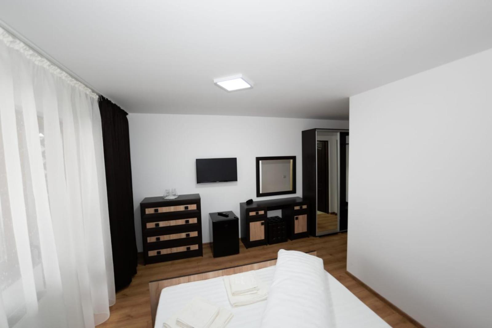 King Room with Balcony - Photo 1