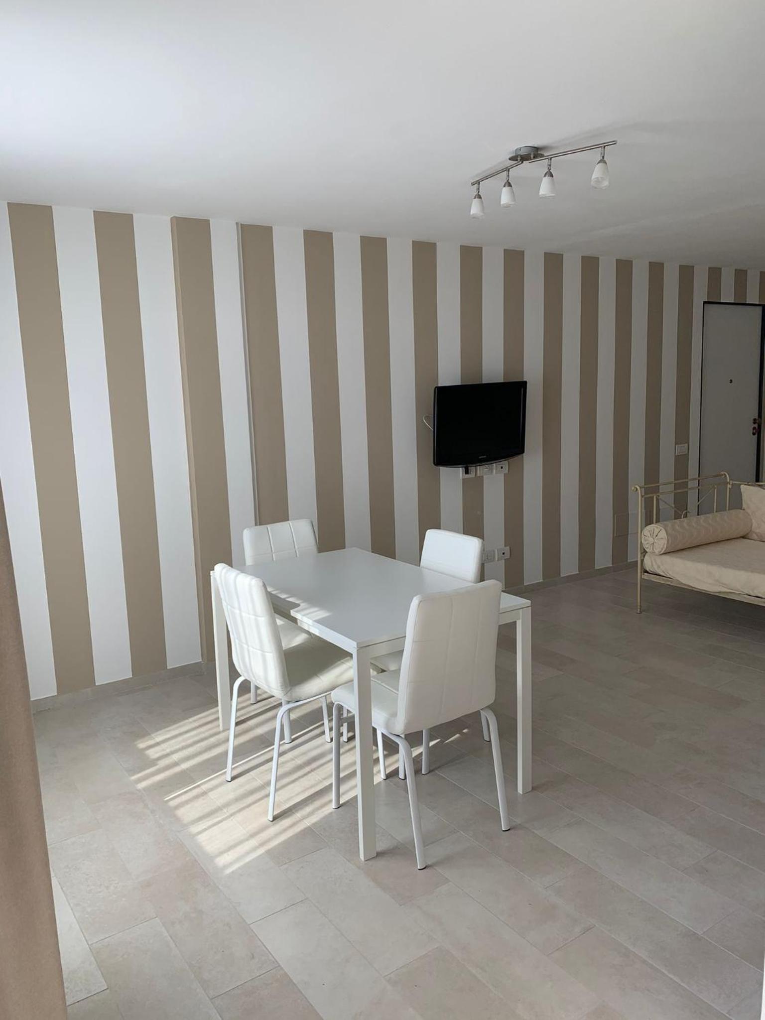 One-Bedroom Apartment - Photo 4