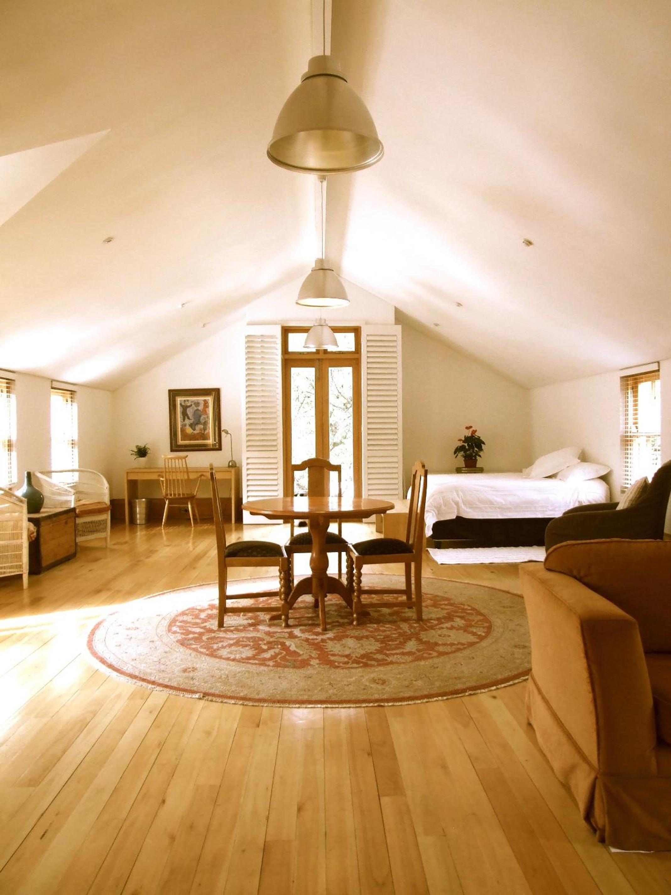 Deluxe Room (2 Adults + 1 Child)