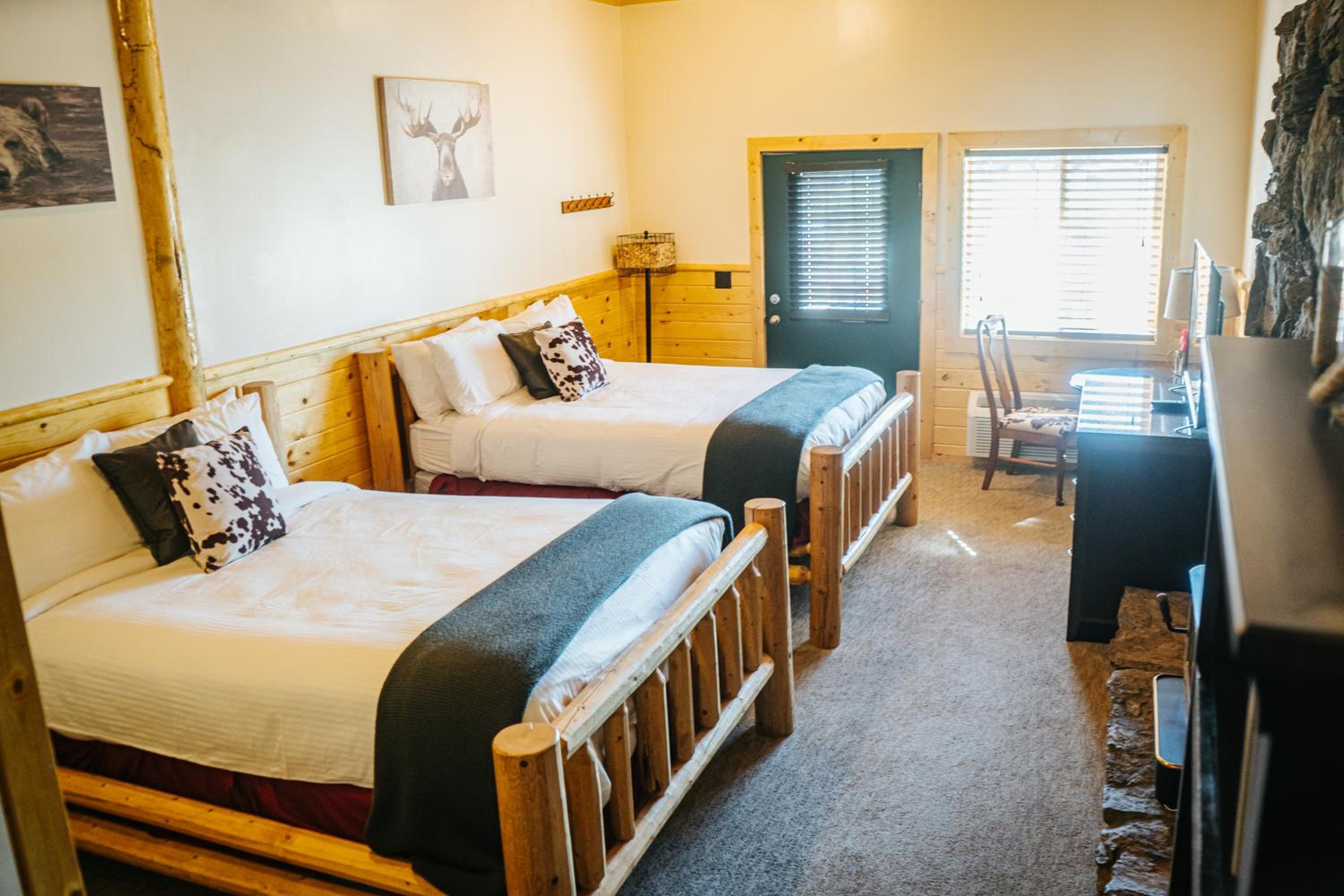 Main Lodge Deluxe Two Queen Room photo 1