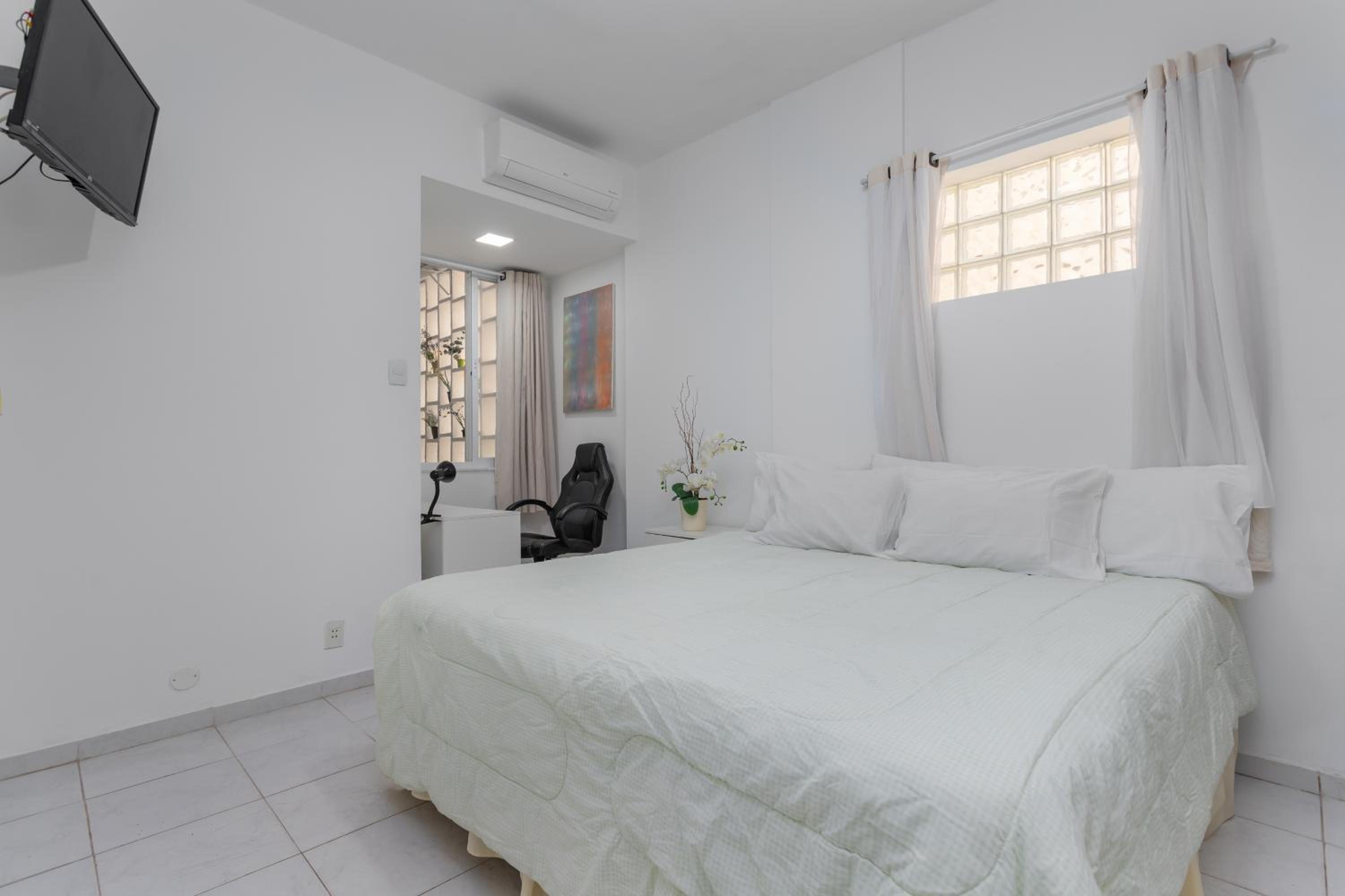 Three-Bedroom Apartment - Photo 34