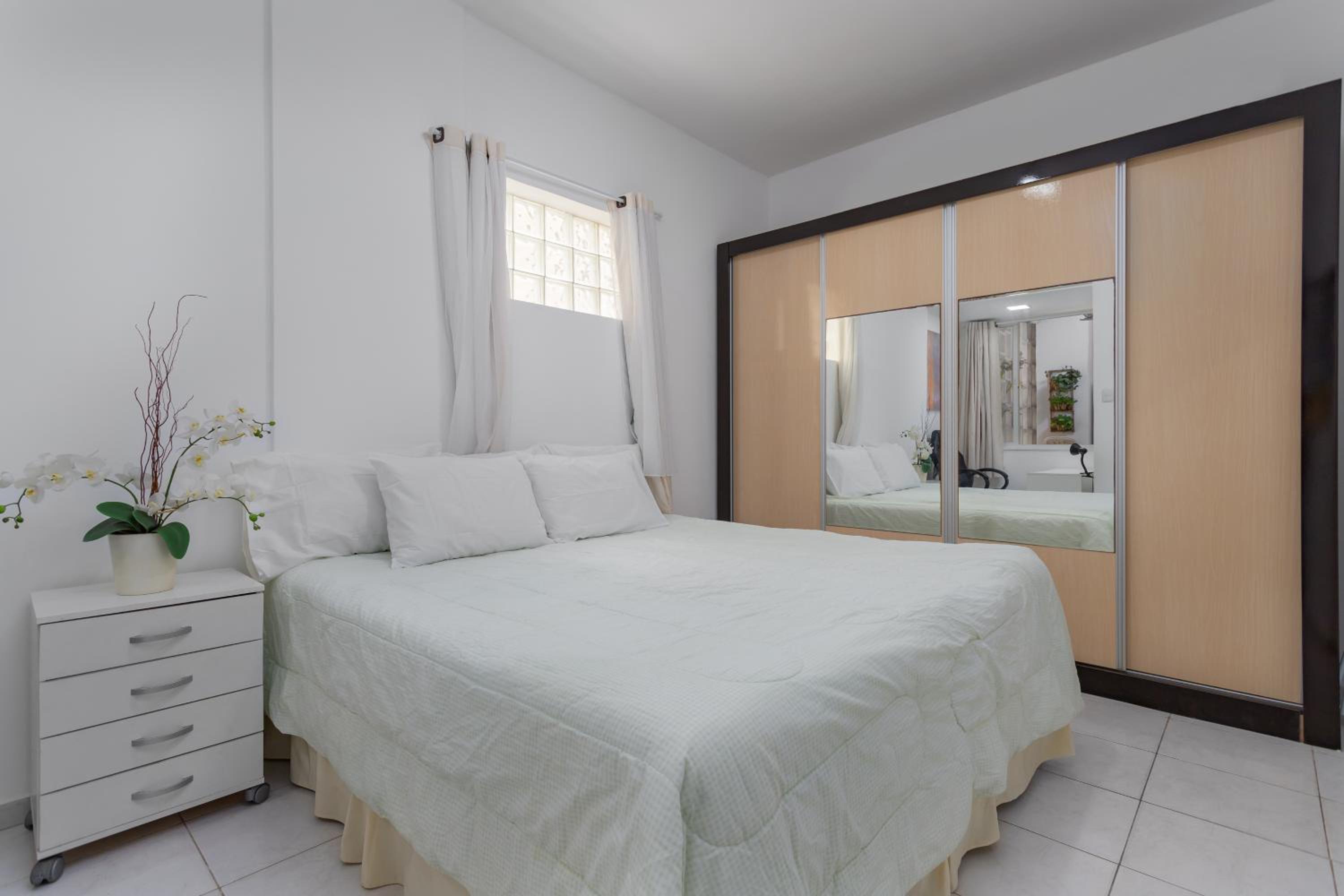 Three-Bedroom Apartment - Photo 25