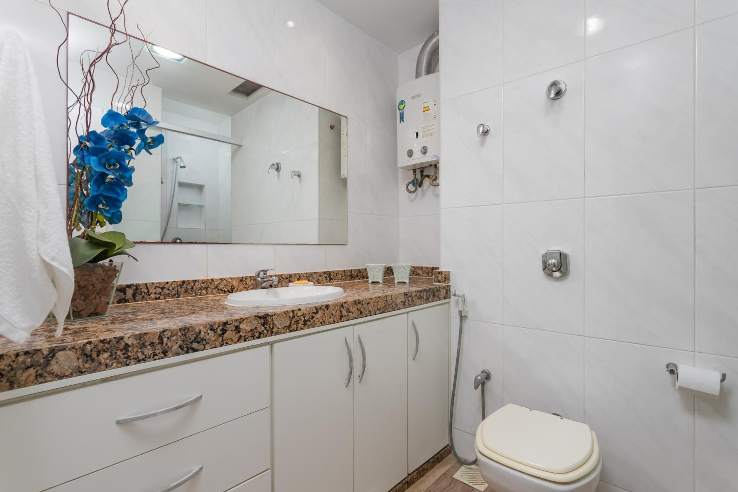 Three-Bedroom Apartment - Photo 7