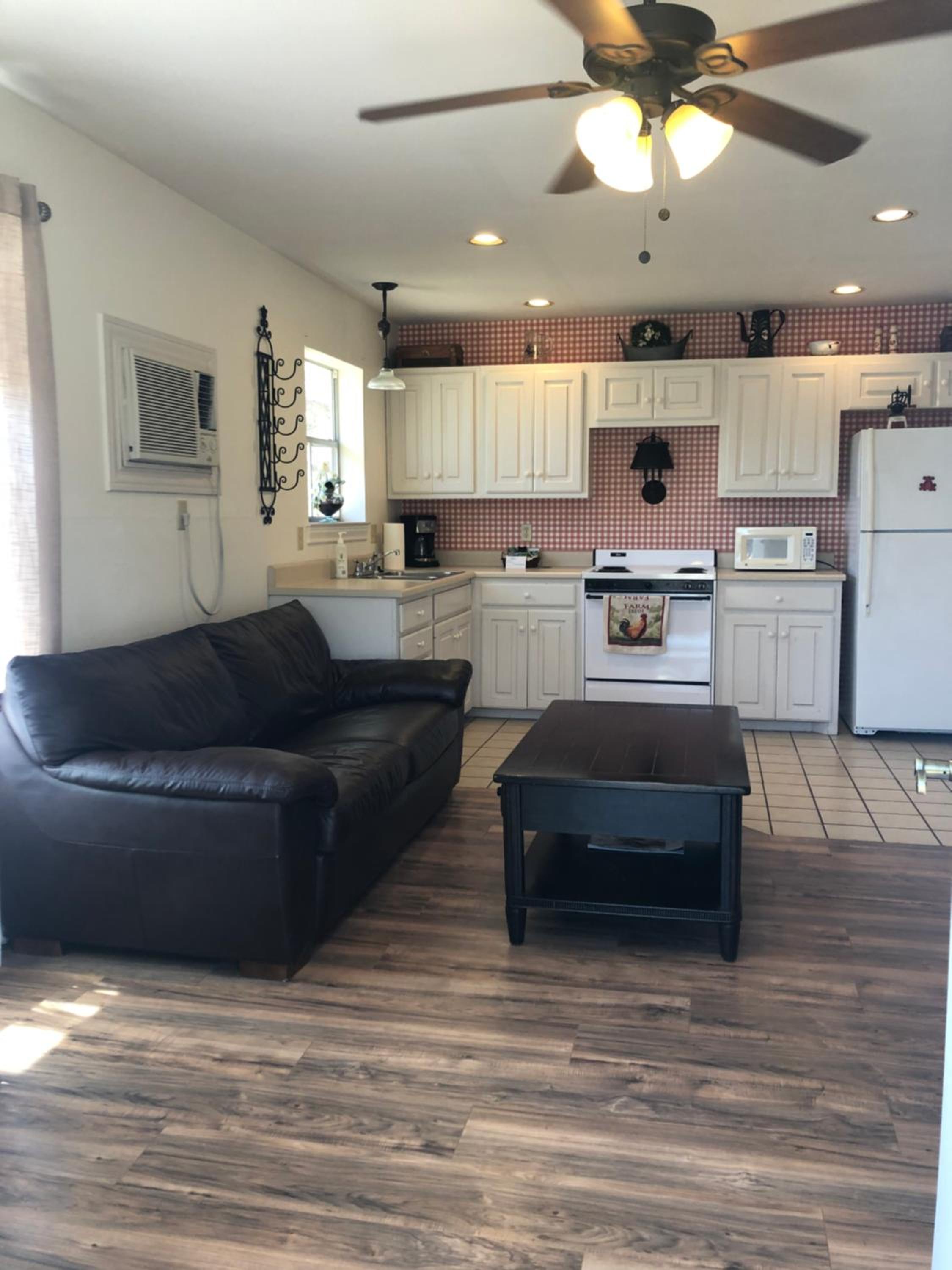 One-Bedroom House - Photo 28