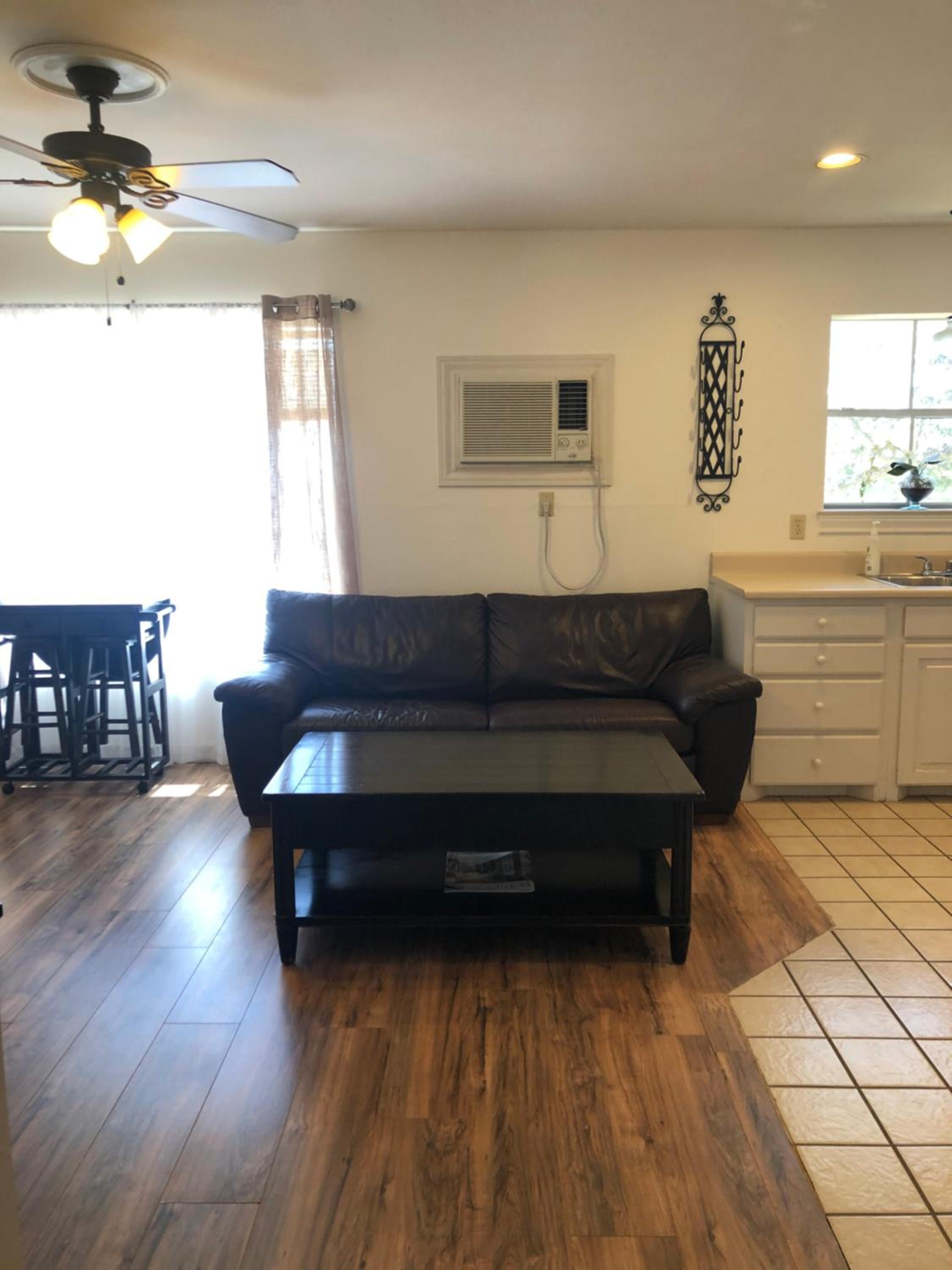 One-Bedroom House - Photo 27