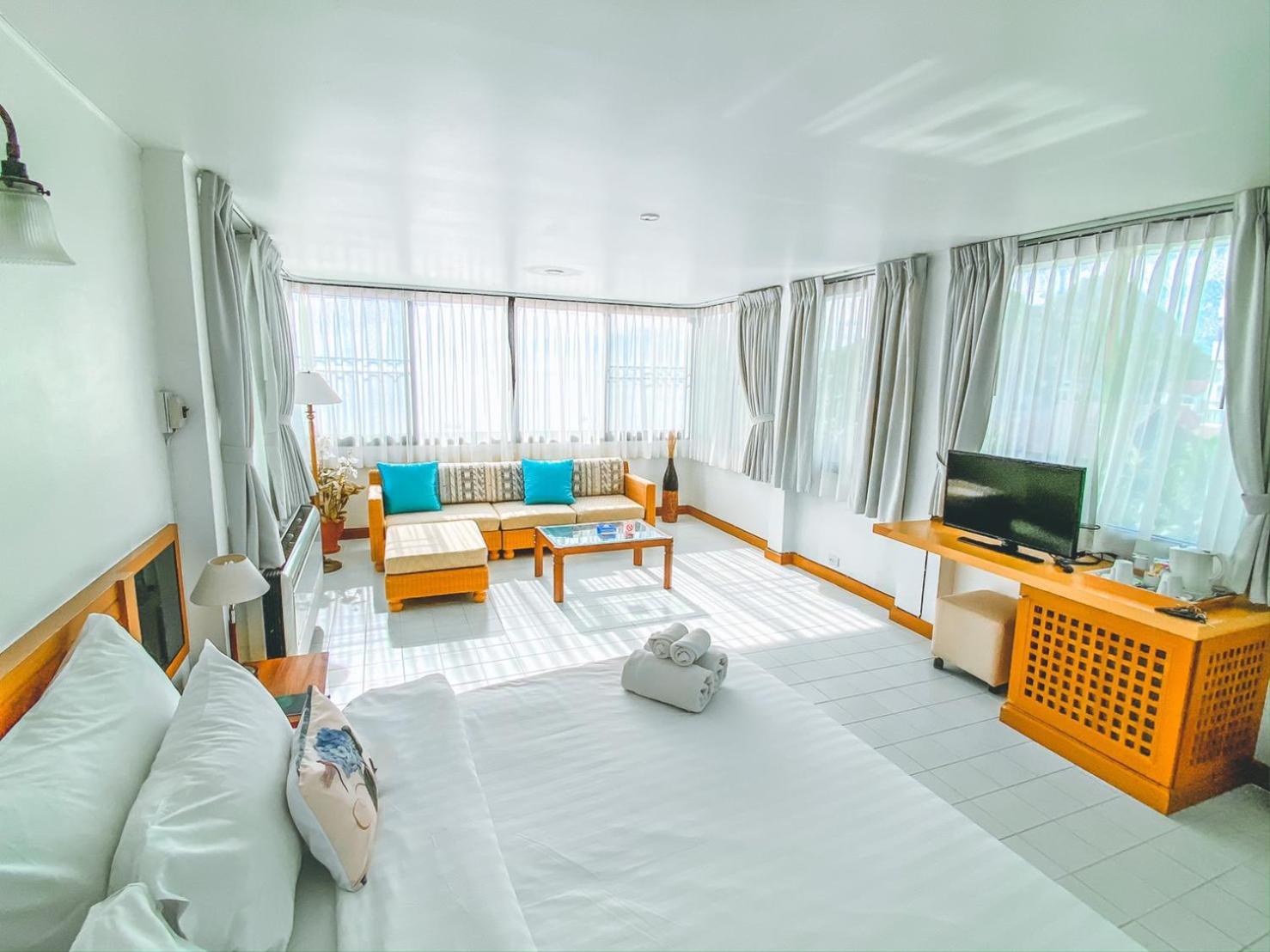 Seafront Suite photo 2