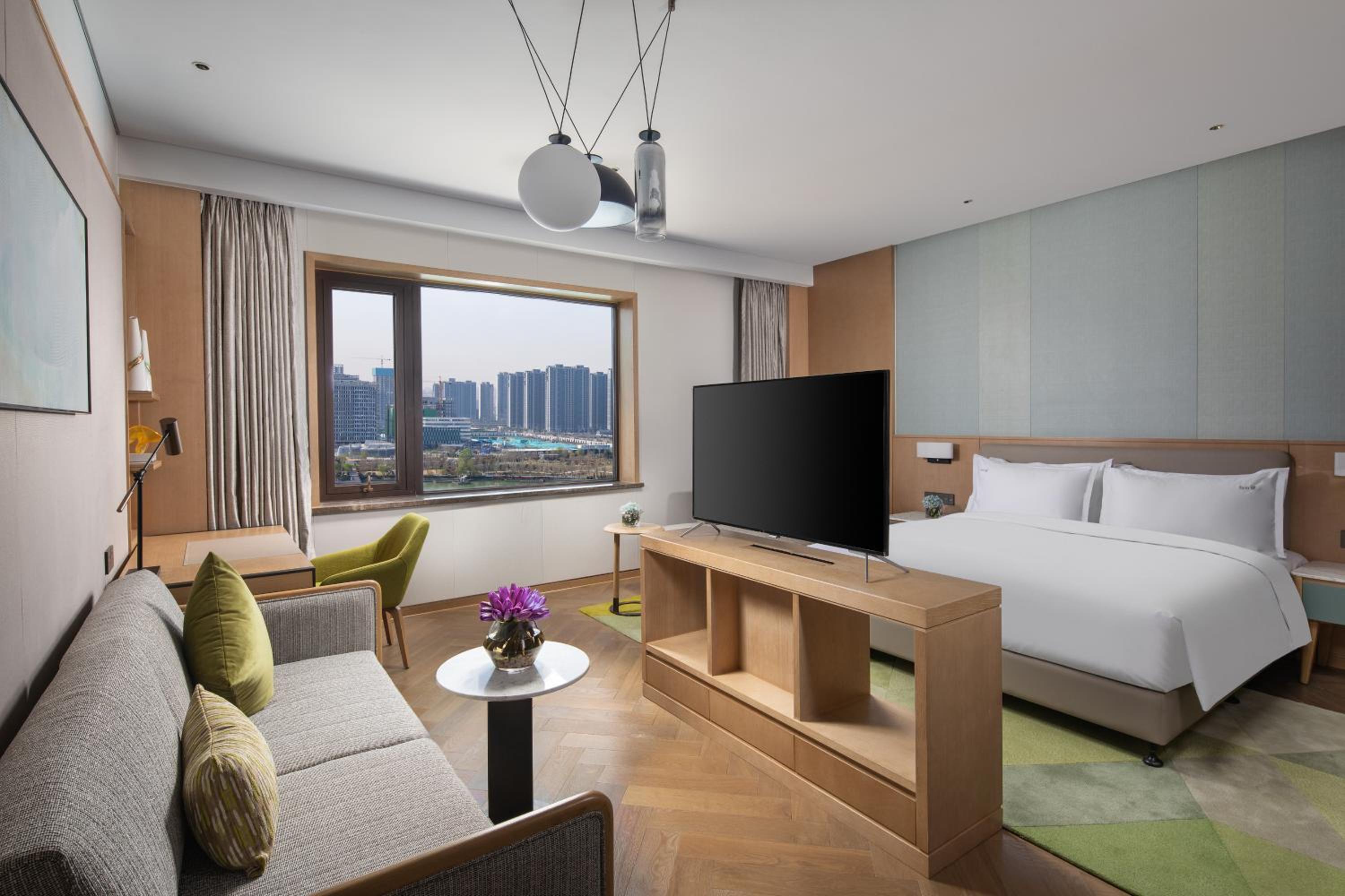 Premium King Room - Photo 3
