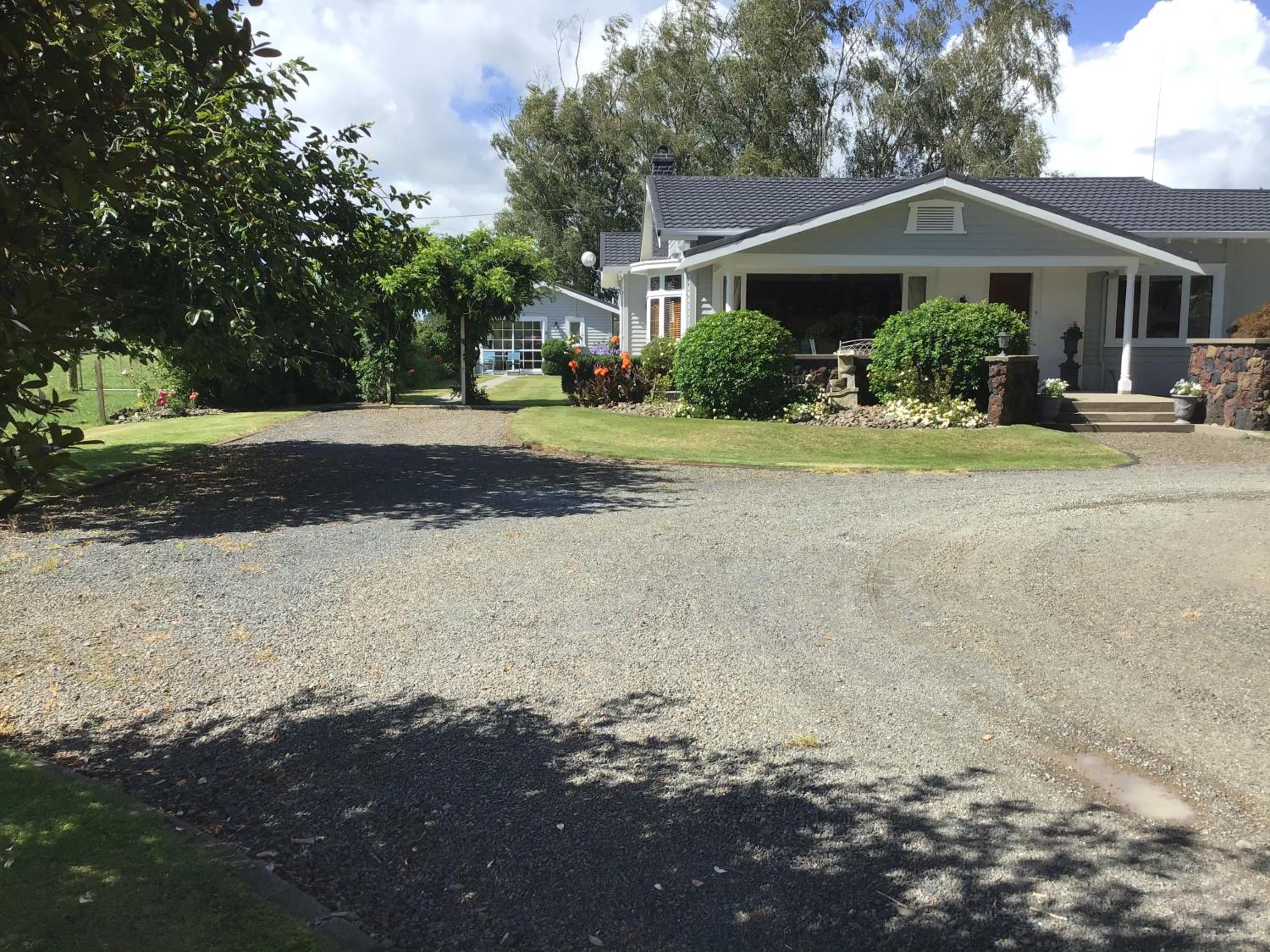 Cottage with Garden View - Photo 13