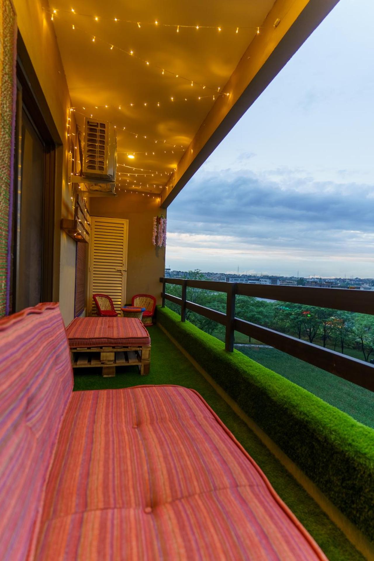 Apartment With Mountain View