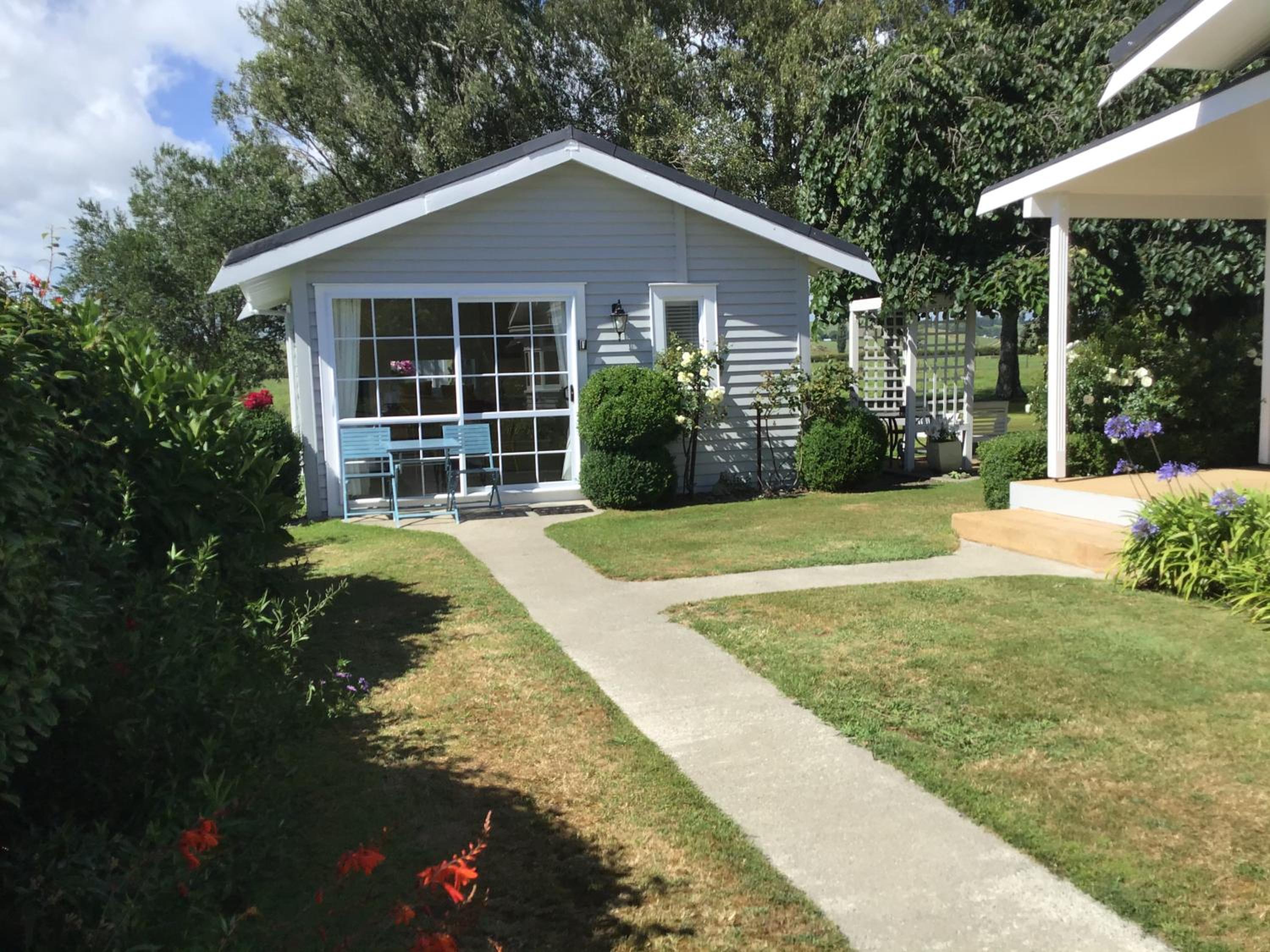 Cottage with Garden View - Photo 9
