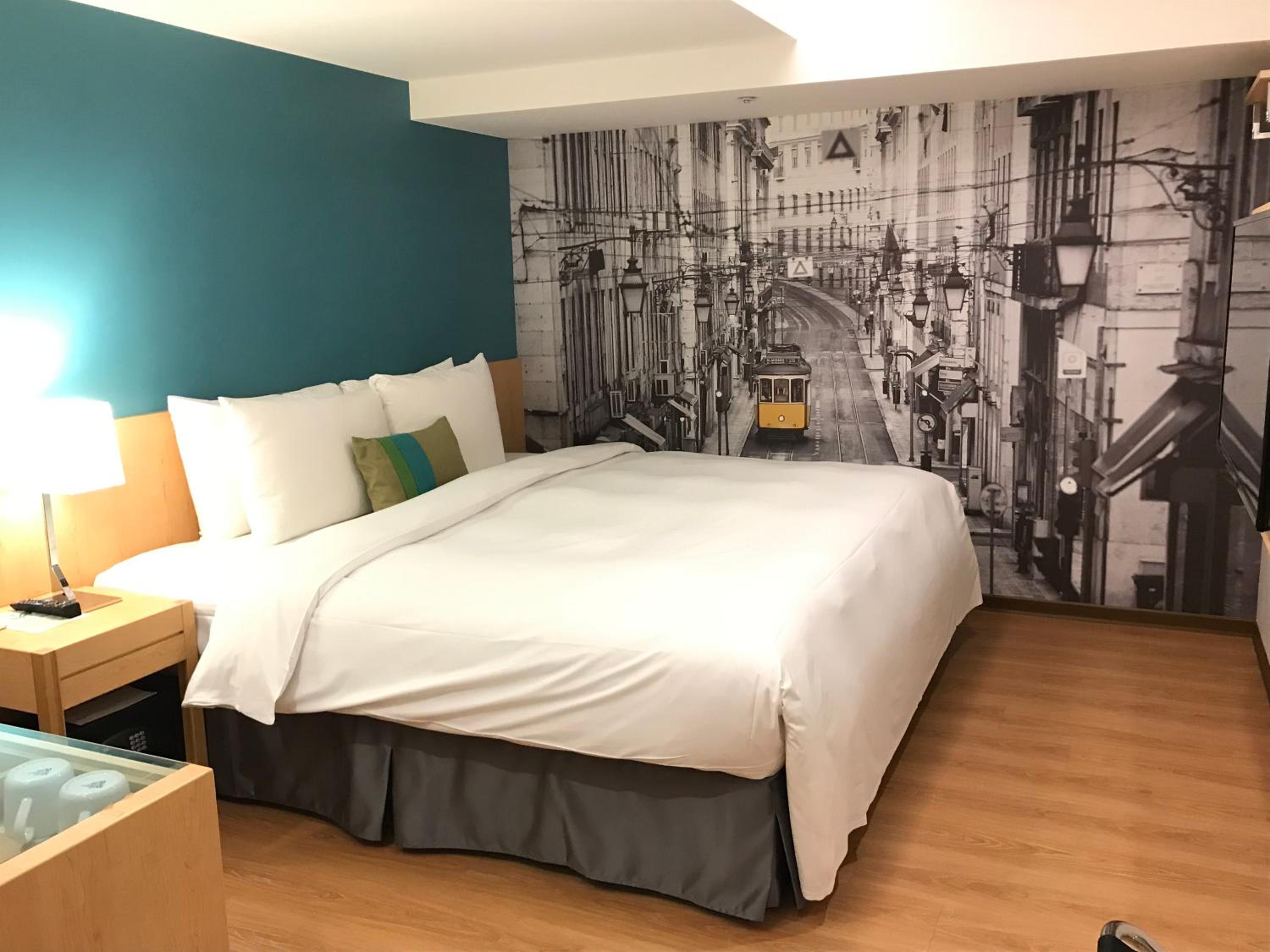 Standard Double or Twin Room (No Window) photo 2
