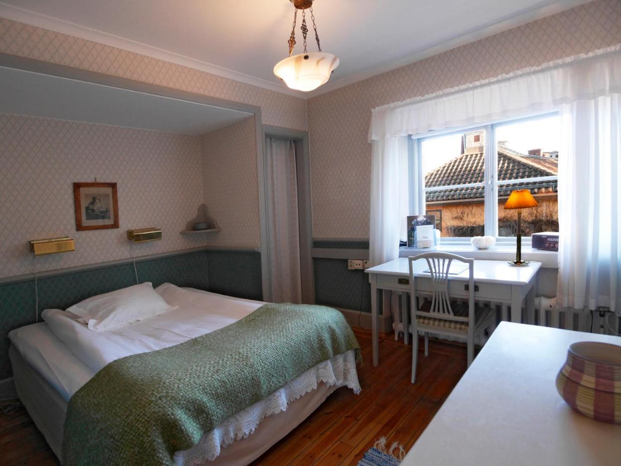 Queen Room photo 1