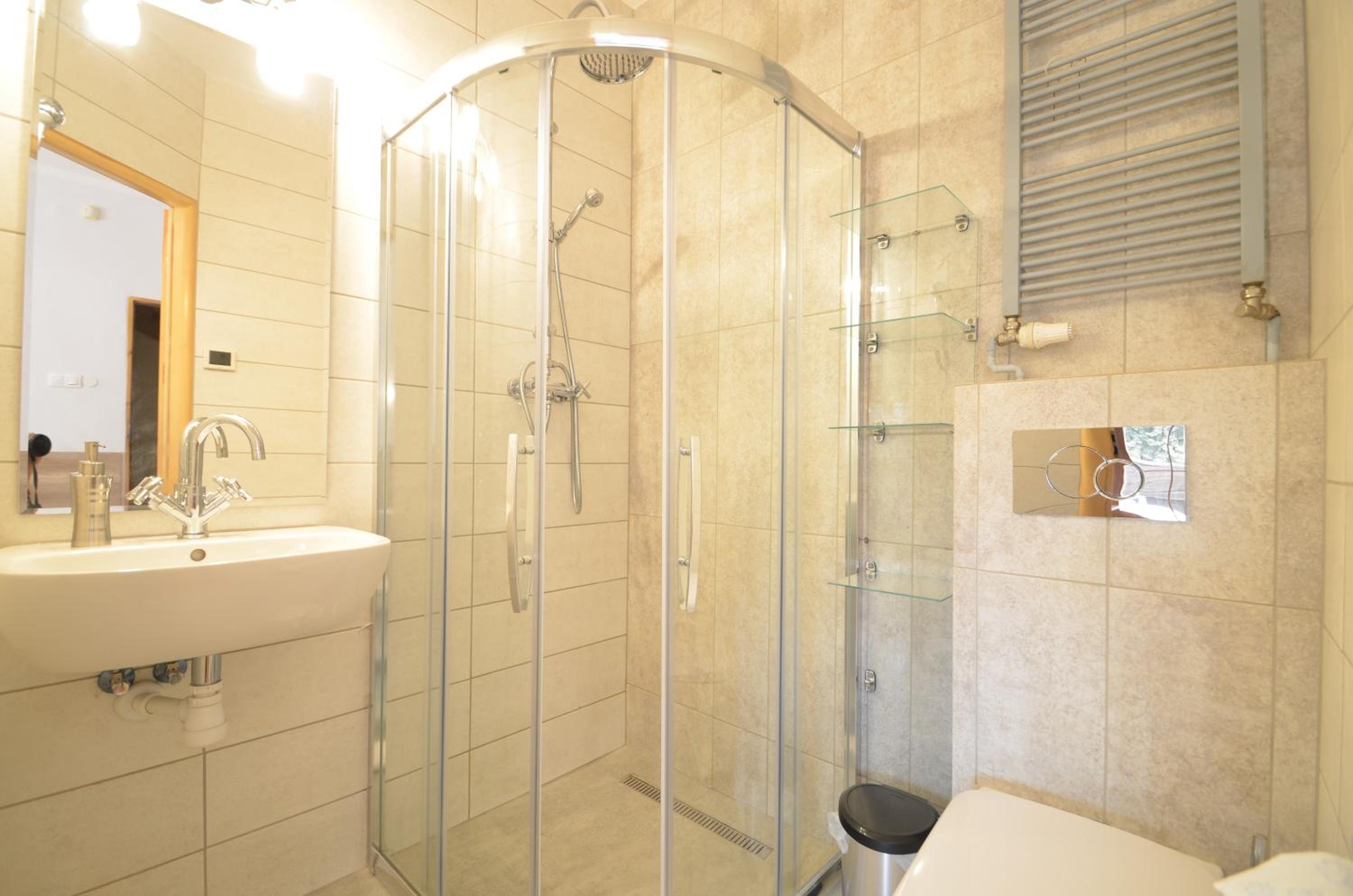 Comfort Triple Room with Shower - Photo 2