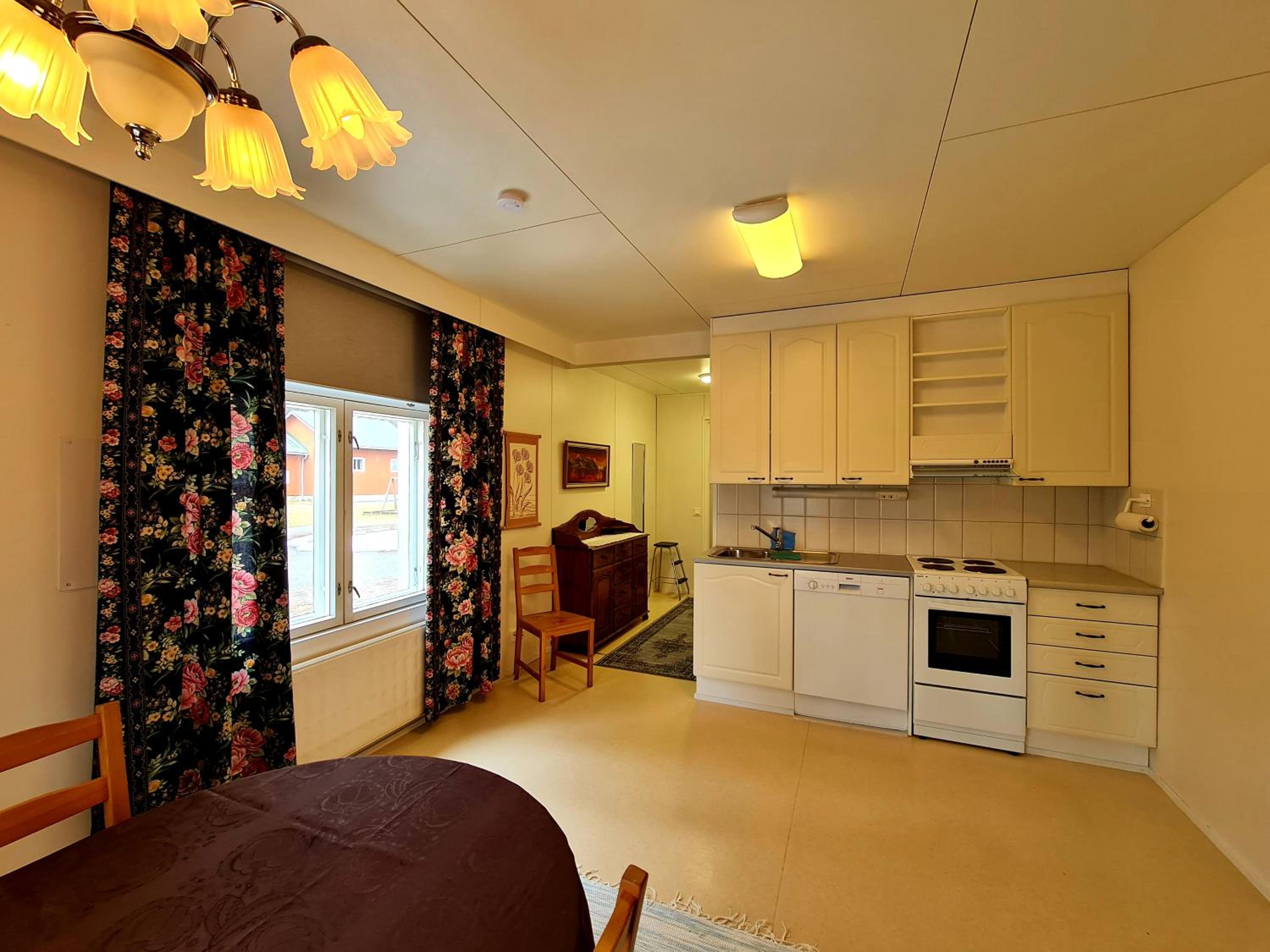 One-Bedroom Apartment - Photo 8