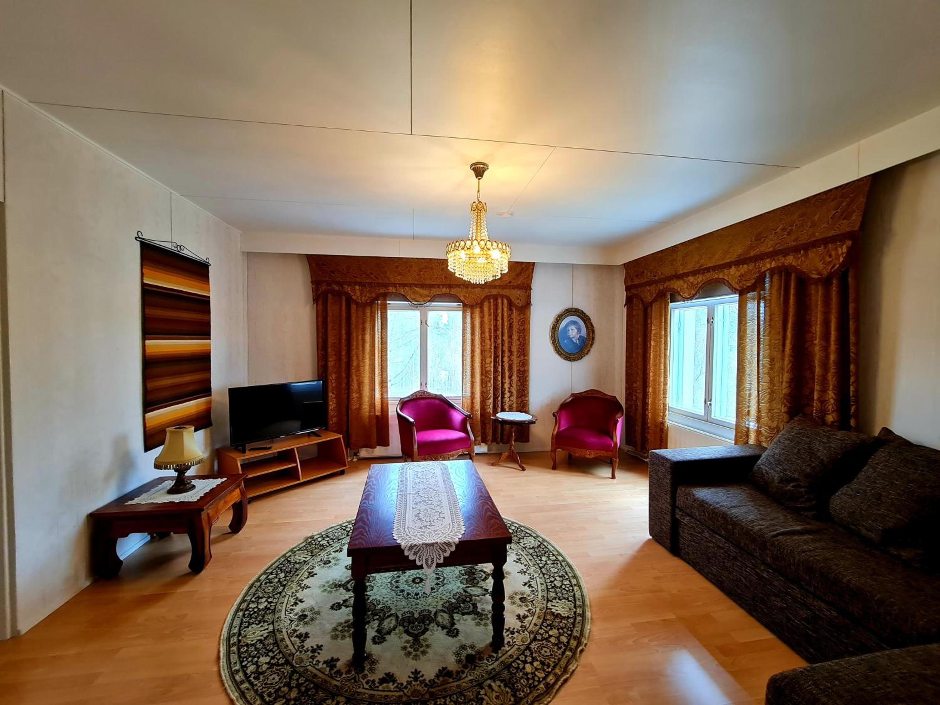 One-Bedroom Apartment - Photo 3