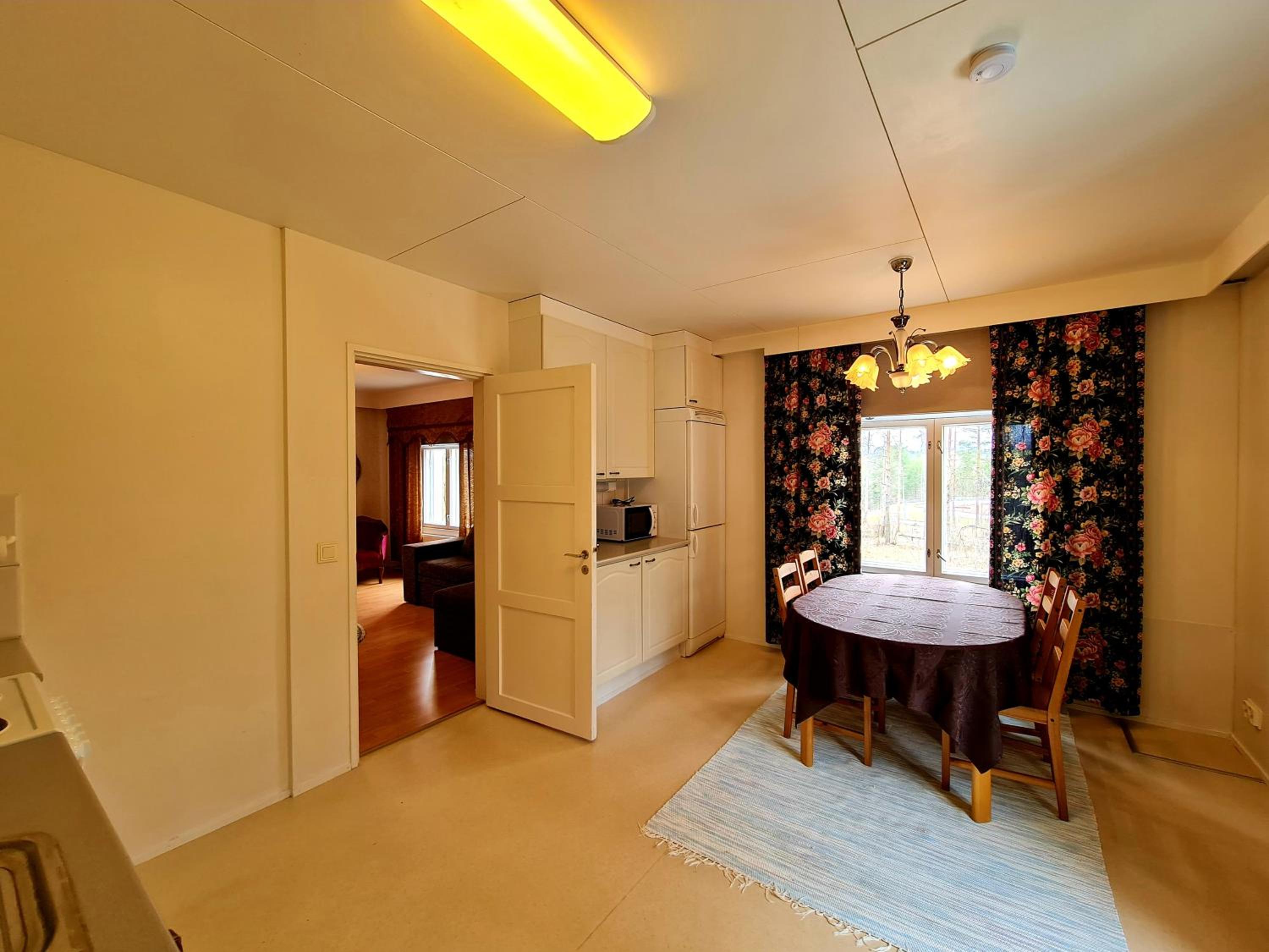 One-Bedroom Apartment - Photo 9