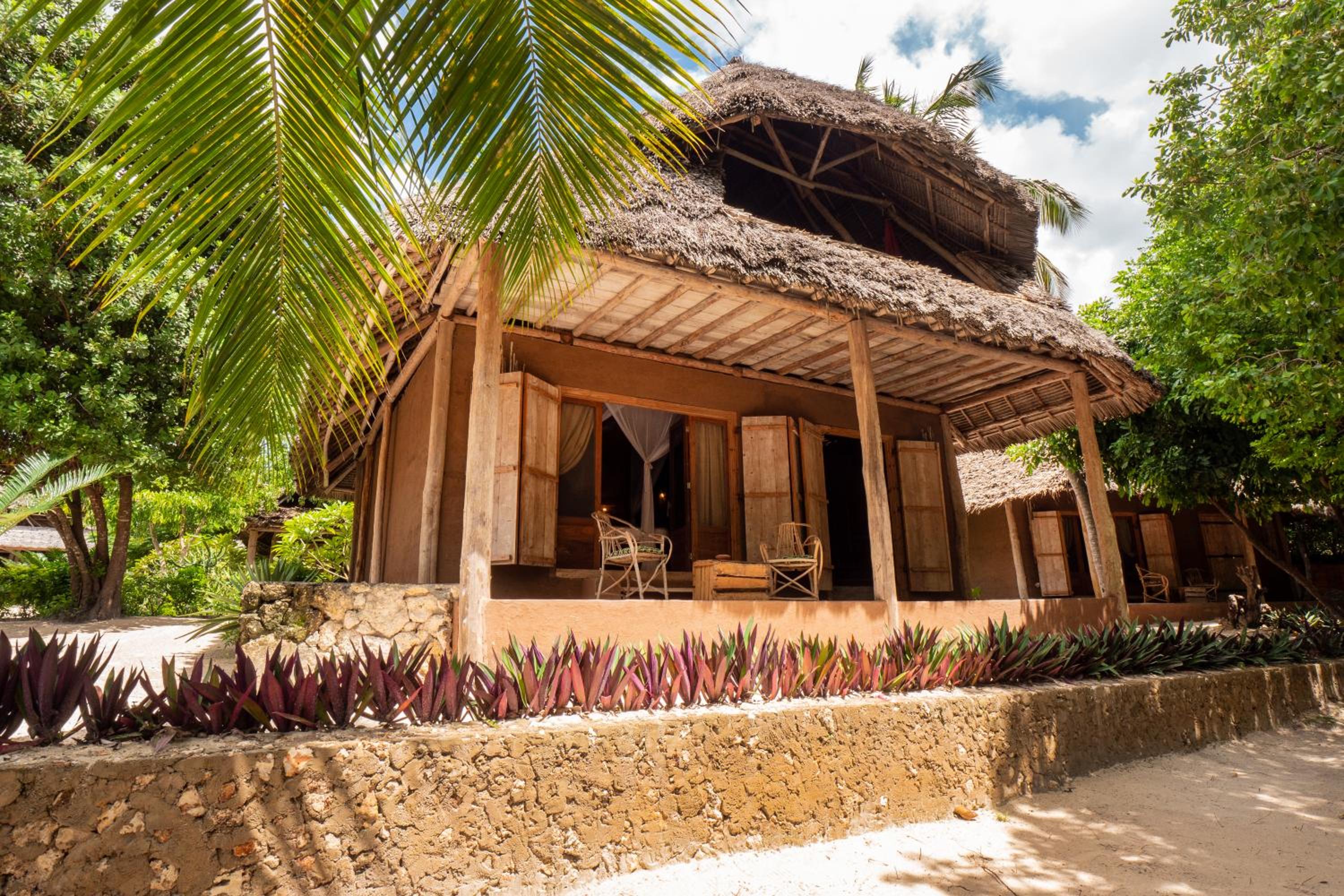 Duplex Bungalow with Pool View - Photo 10