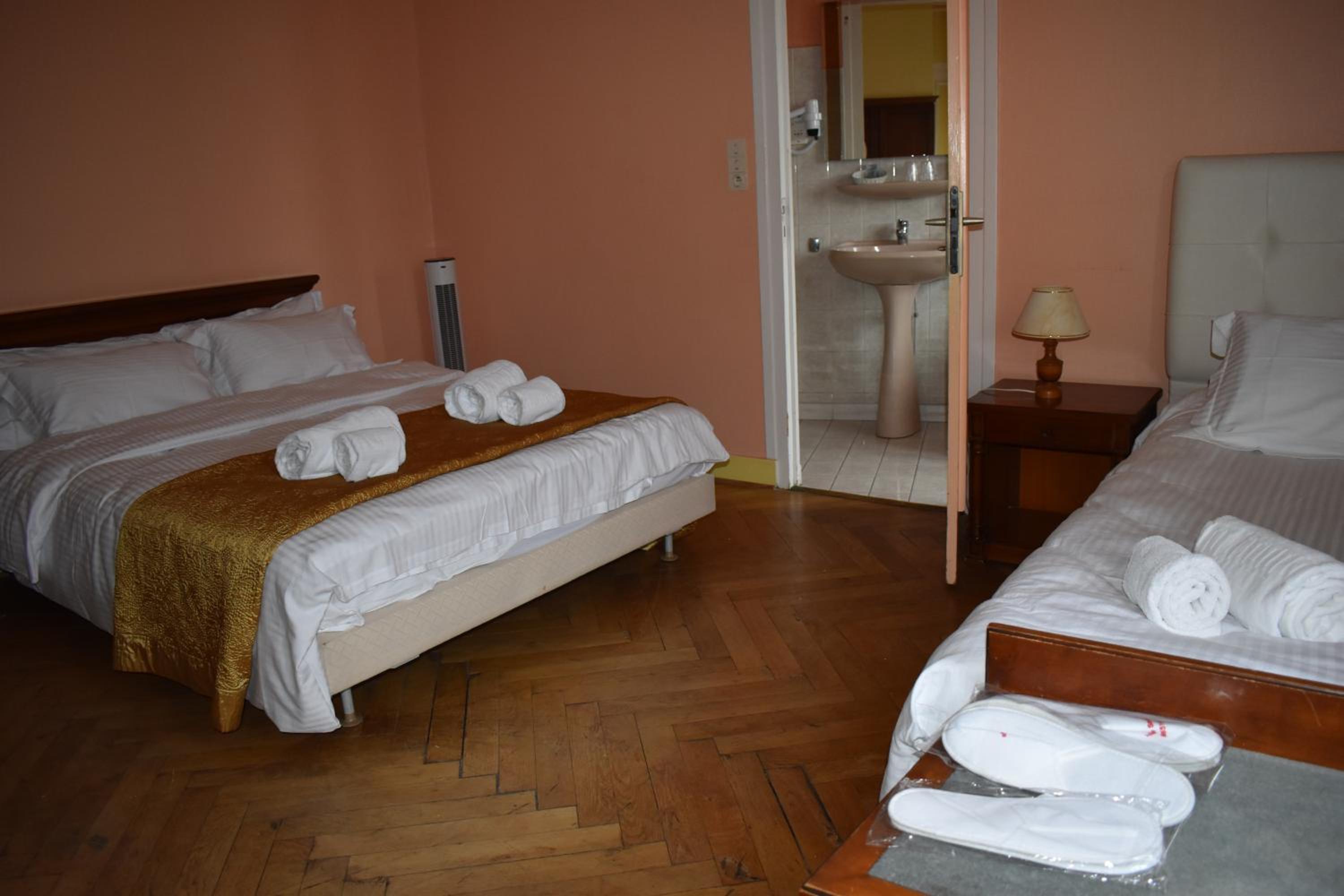 Triple Room - Photo 6