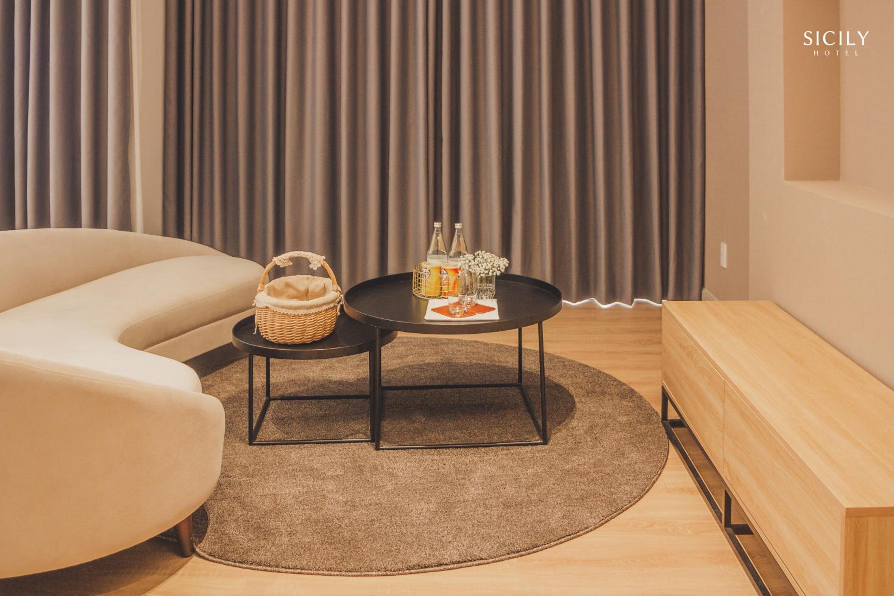 Double Room with Balcony - Photo 9