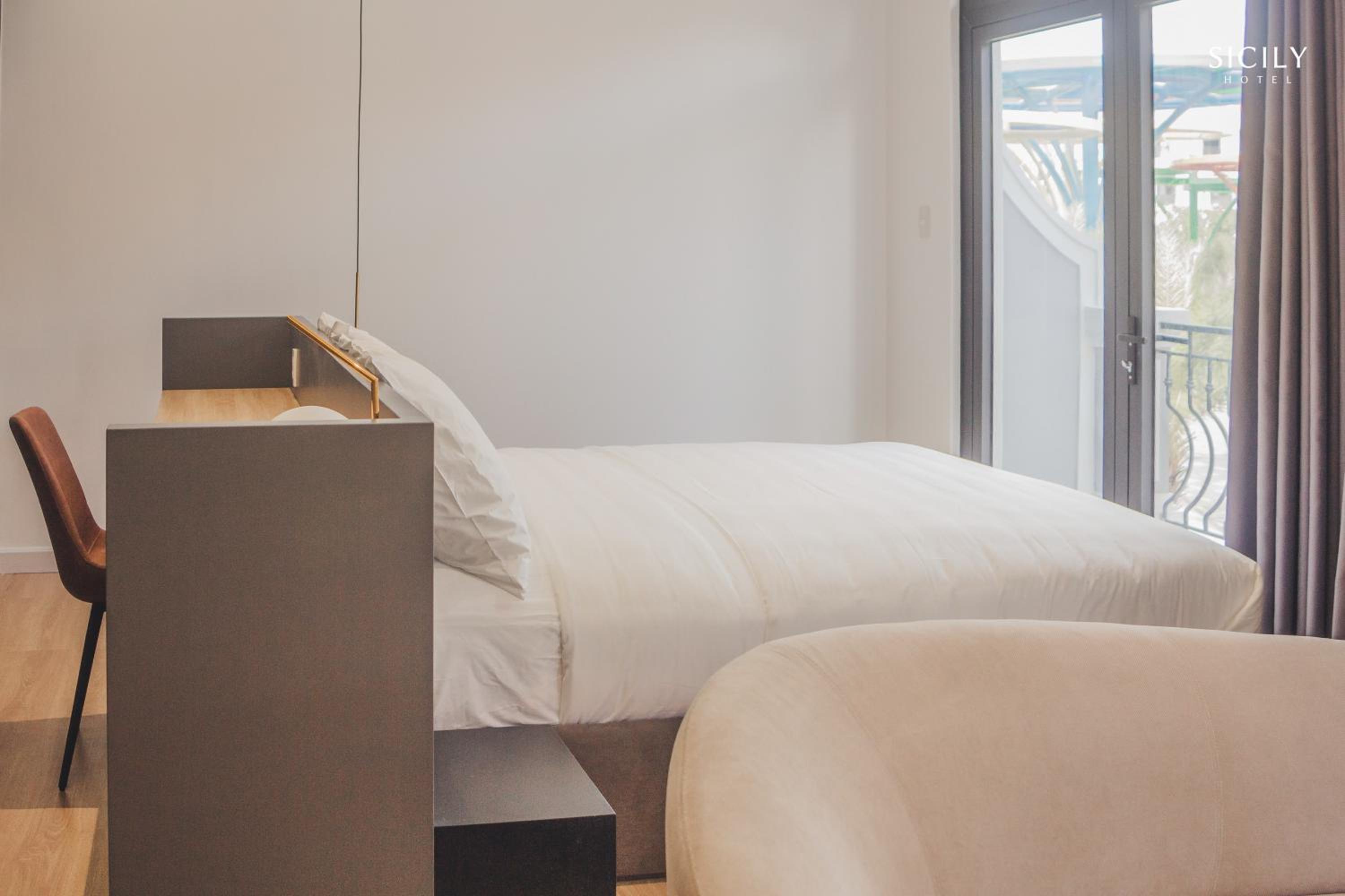 Double Room with Balcony - Photo 8