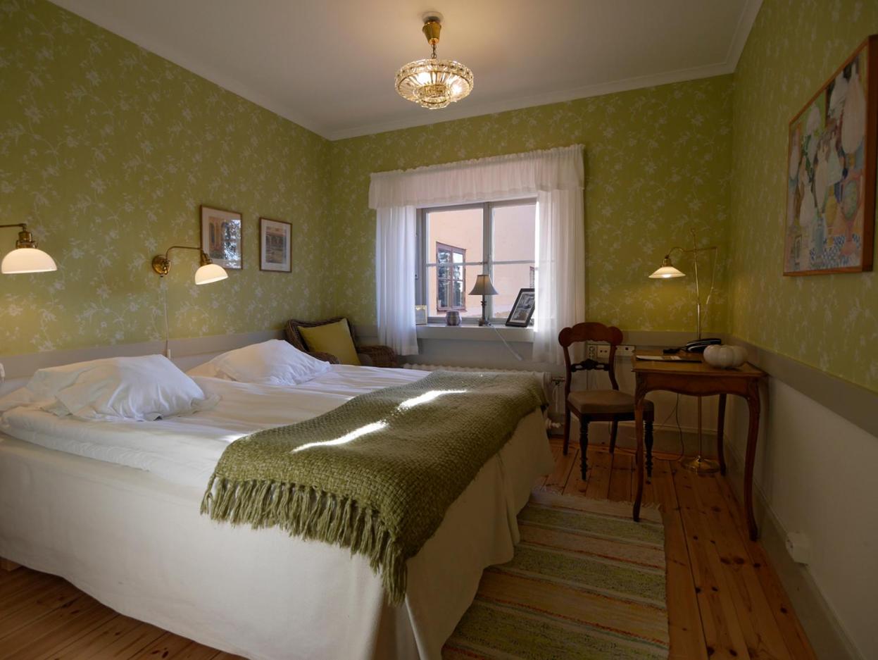 Twin Room with Lake View photo 1