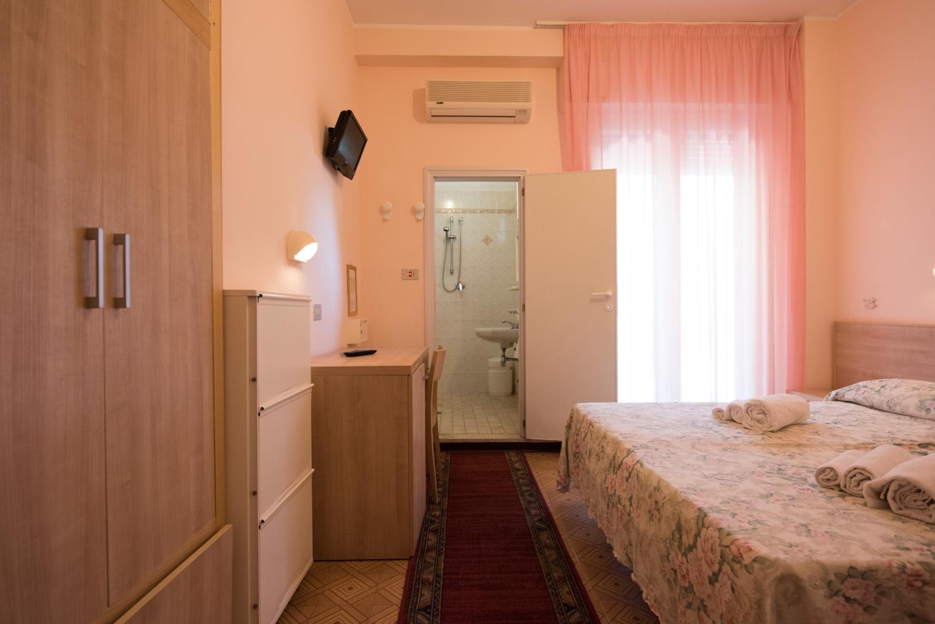 Small Double Room photo 3