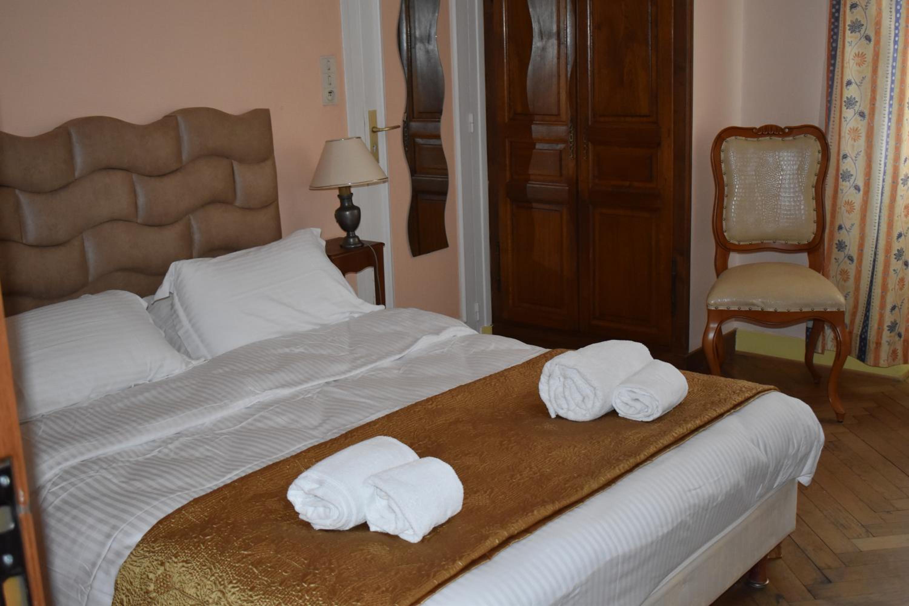 Double Room - Photo 9