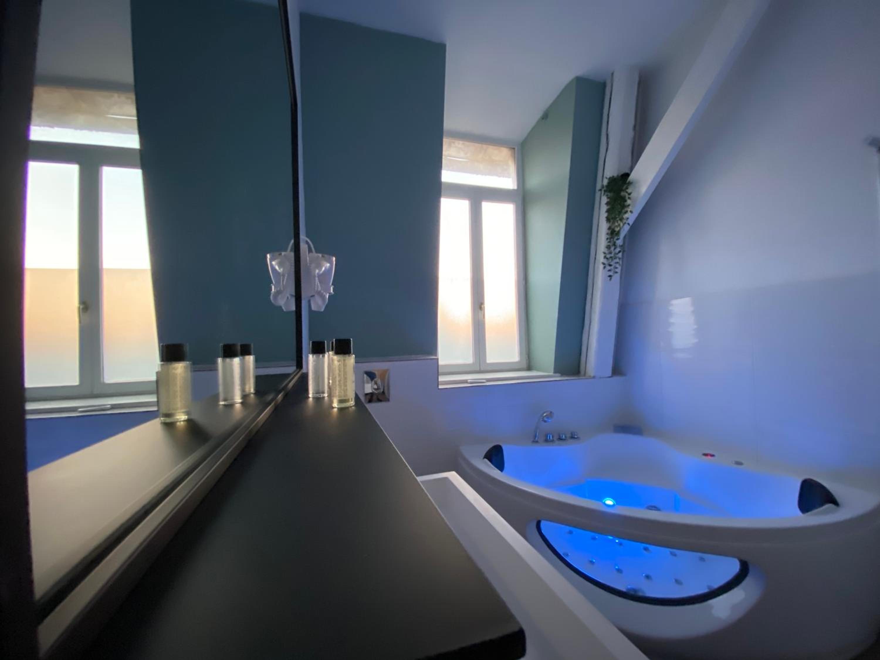 One-Bedroom Apartment - Photo 6