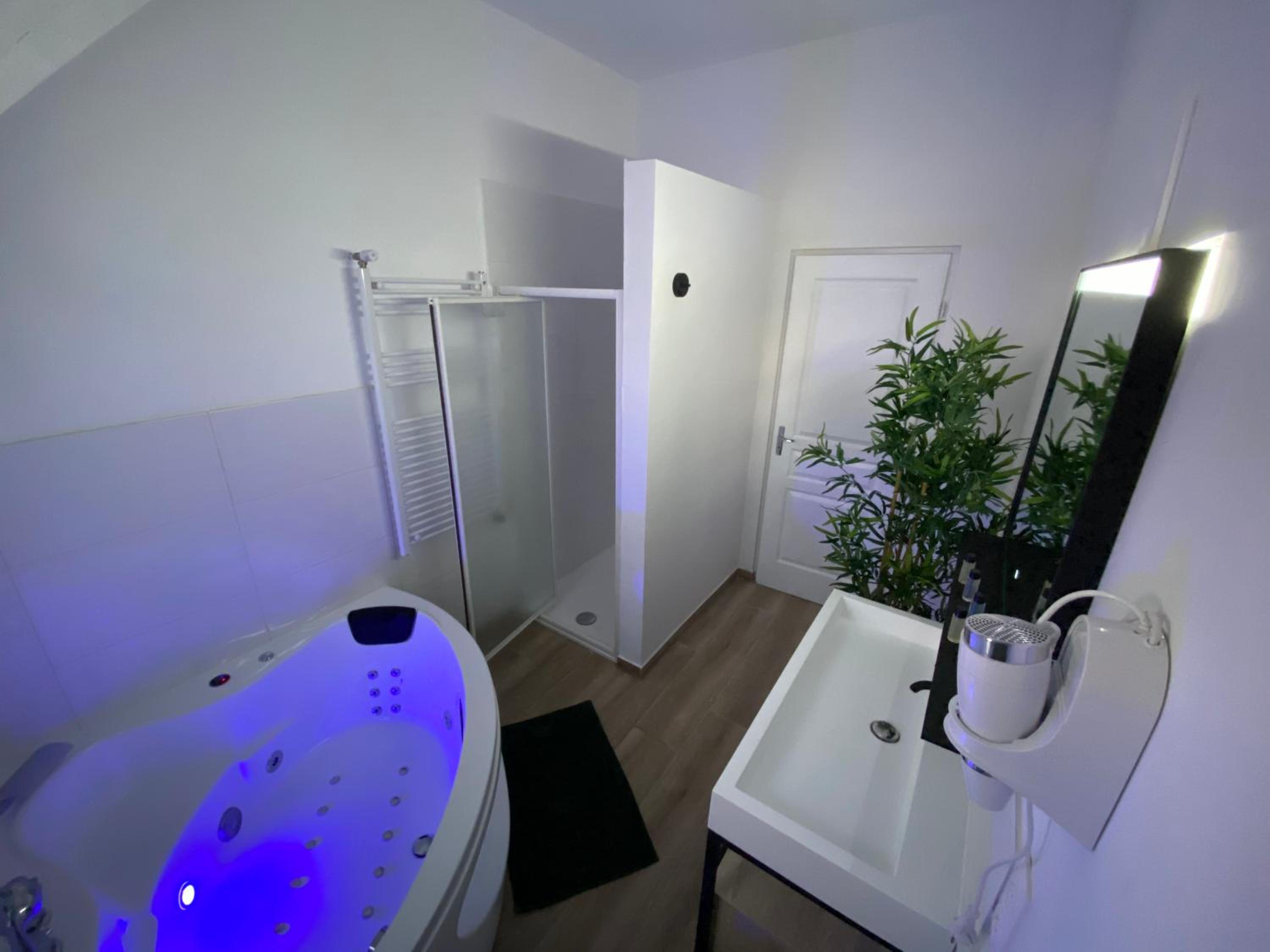 One-Bedroom Apartment - Photo 3
