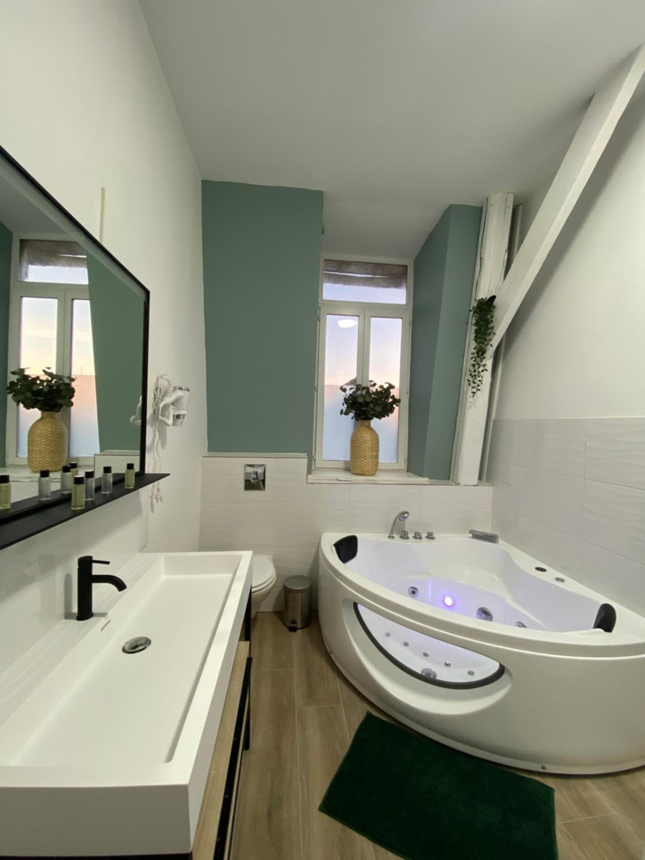One-Bedroom Apartment - Photo 5