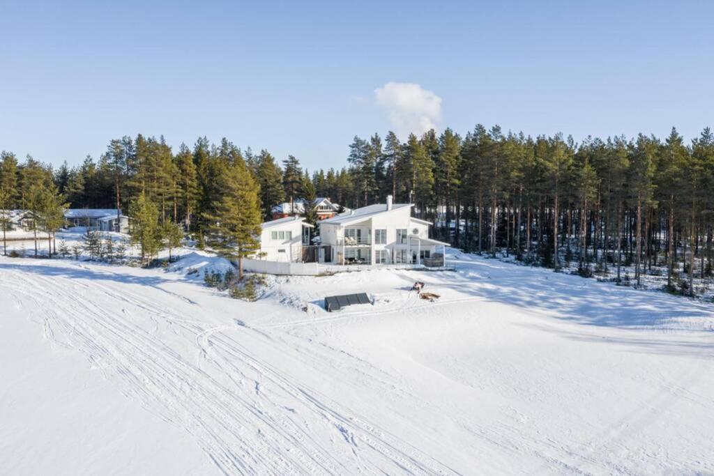 Villa photo 1