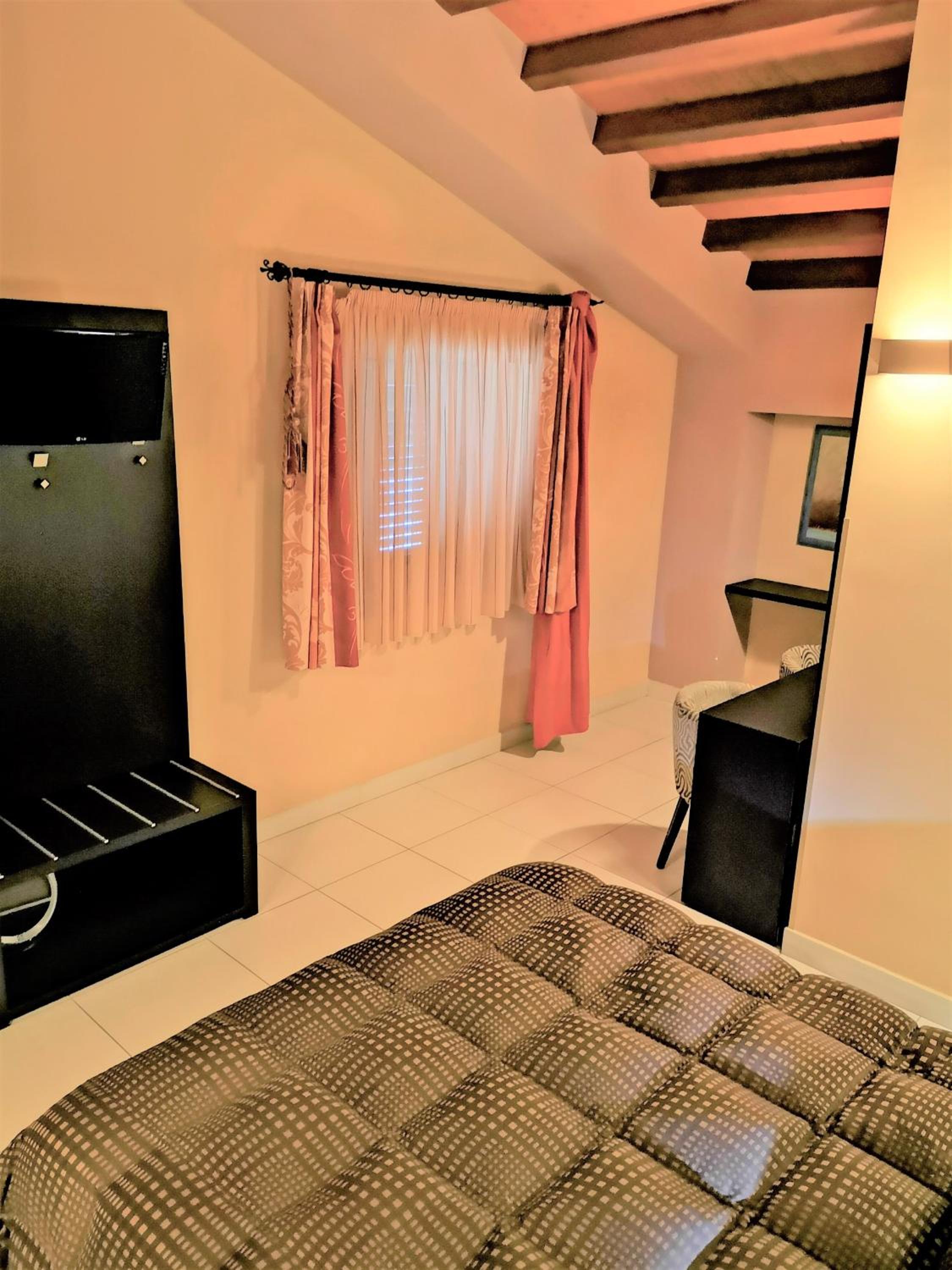 Business Suite with Mountain View photo 3