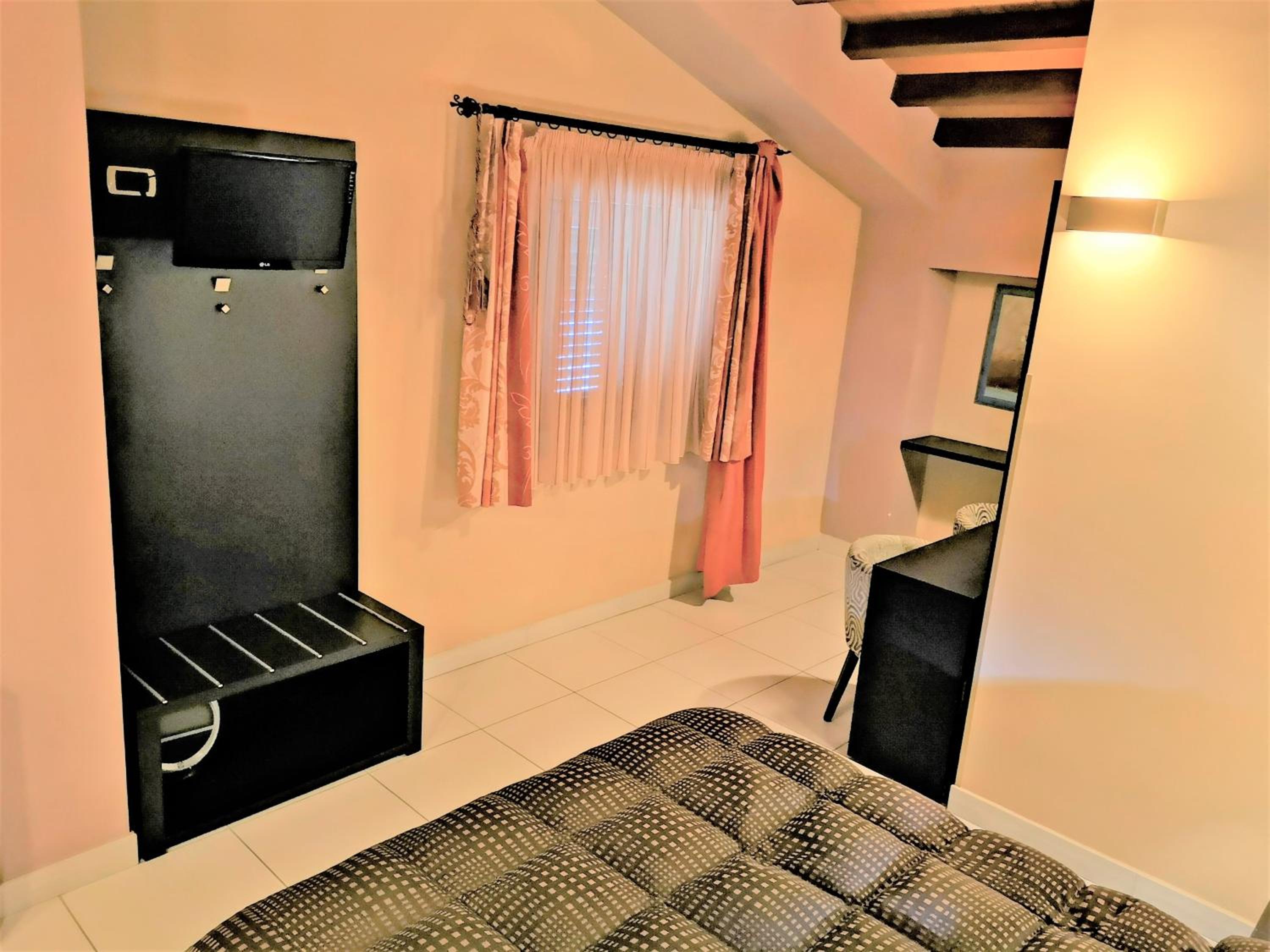 Business Suite with Mountain View photo 1