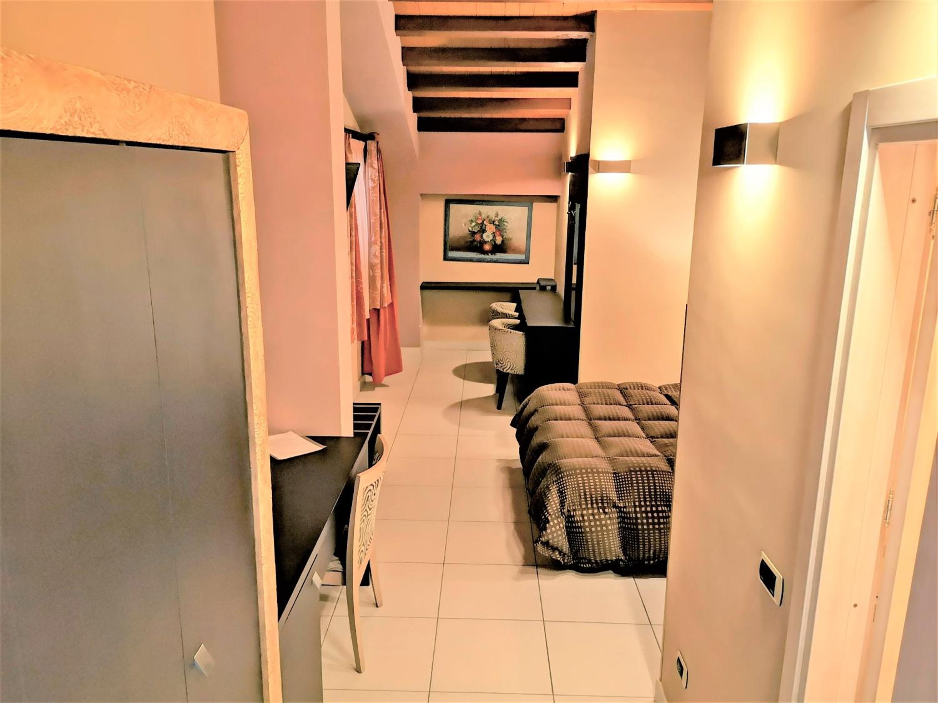 Business Suite with Mountain View photo 2
