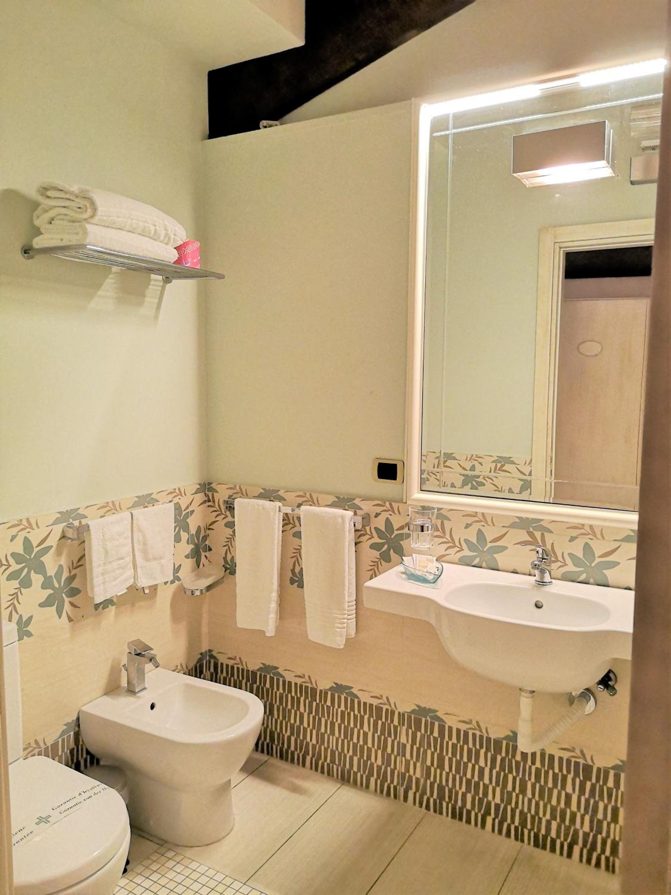 Double Room with Sea View - Photo 4