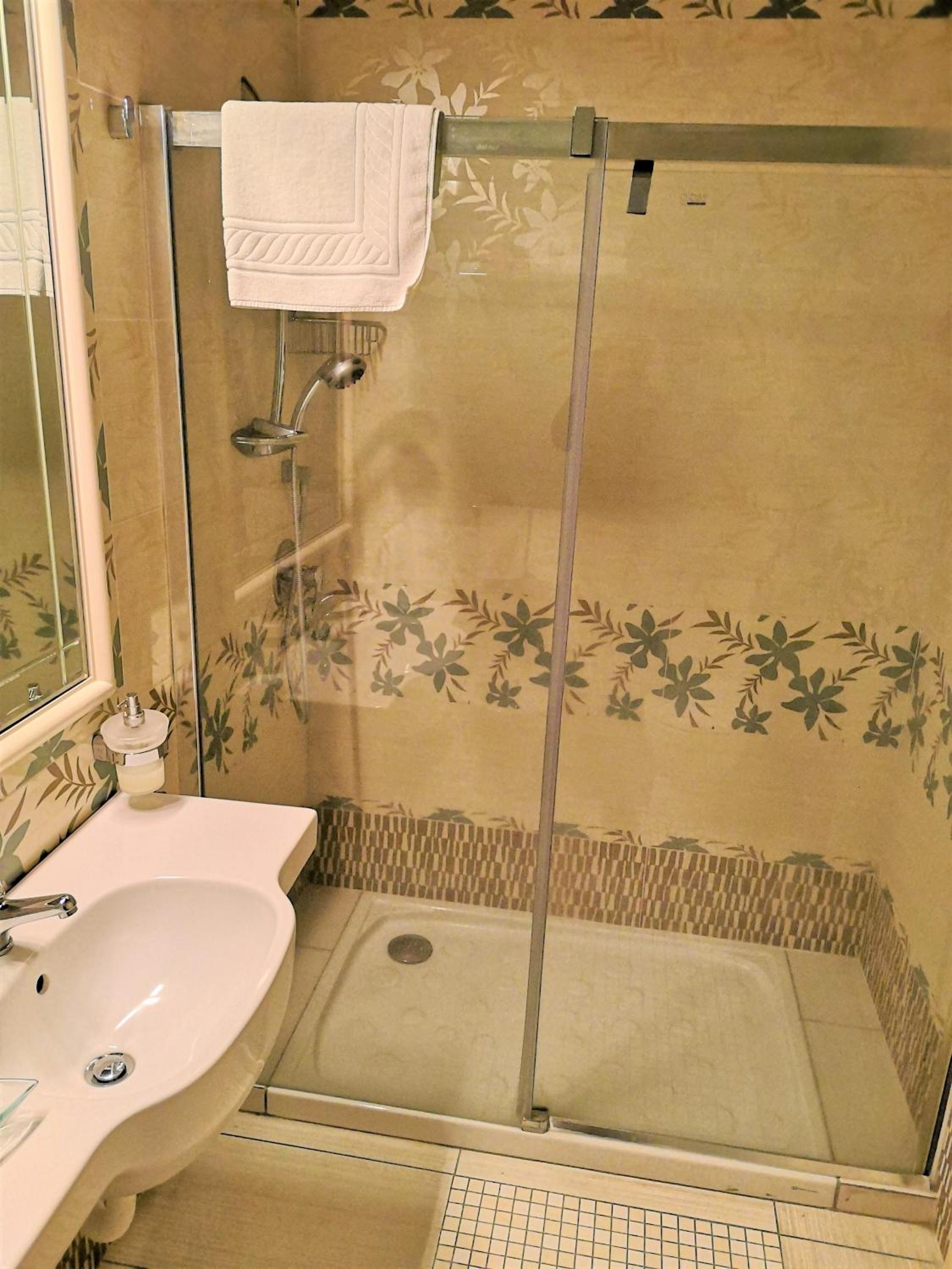 Double Room with Sea View - Photo 8