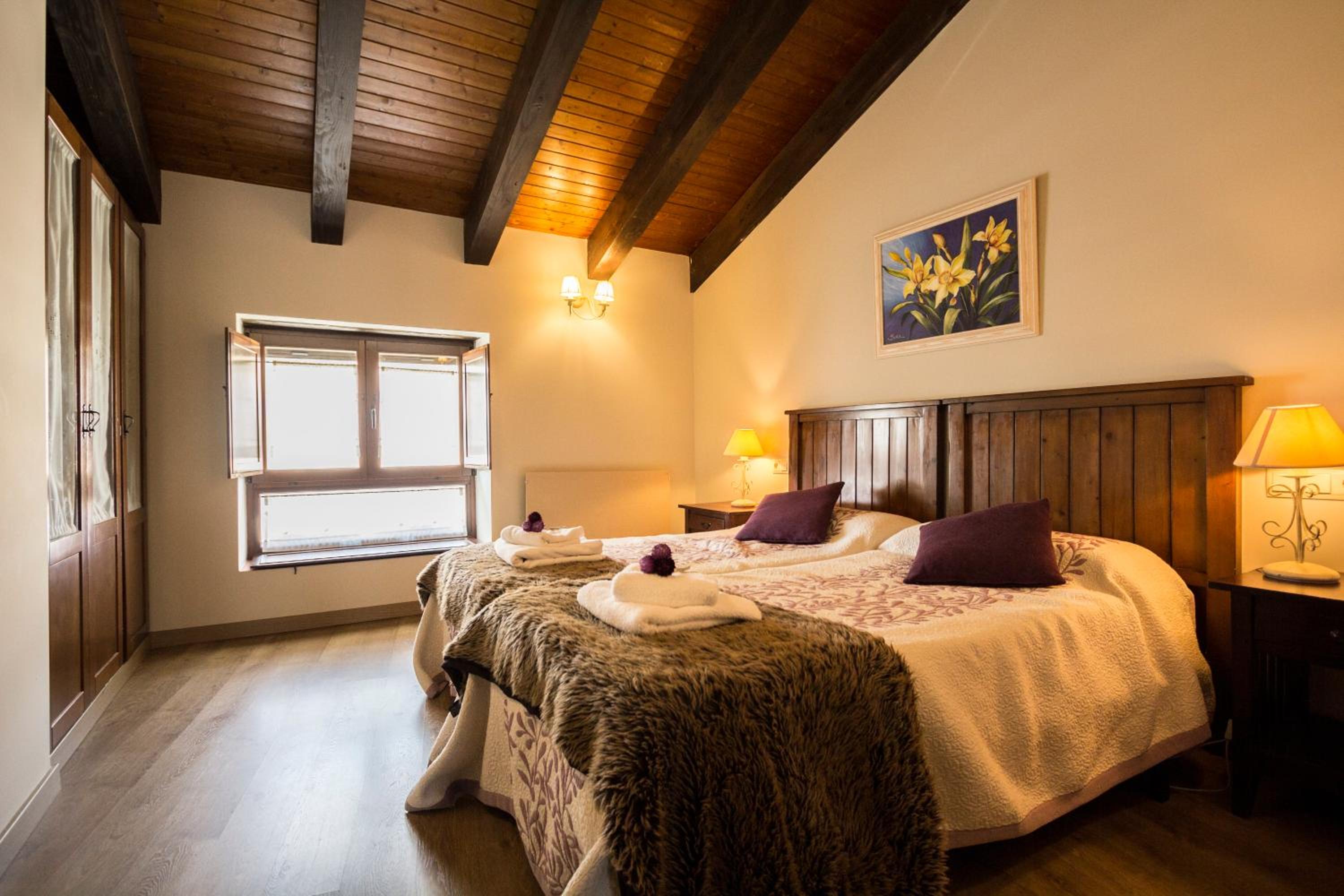 Five-Bedroom House photo 3