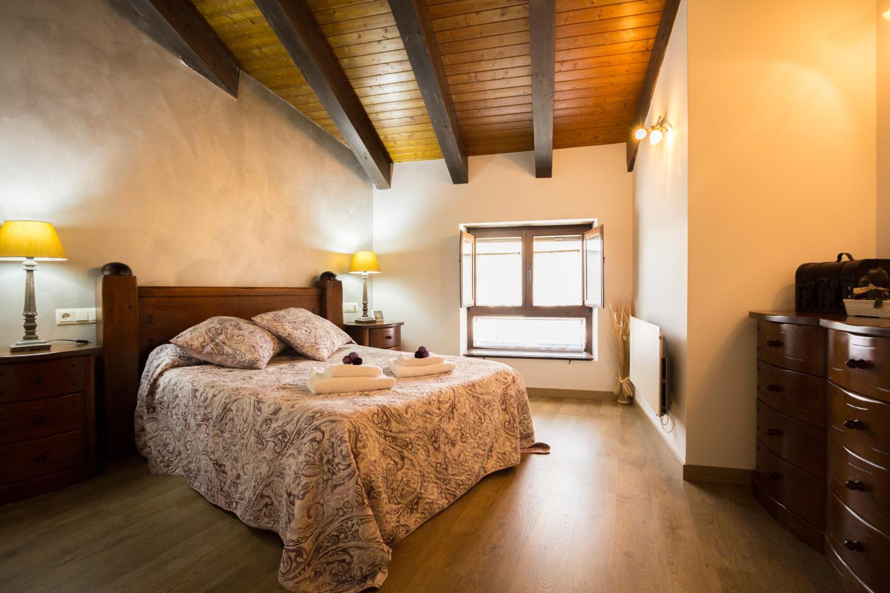 Five-Bedroom House photo 2