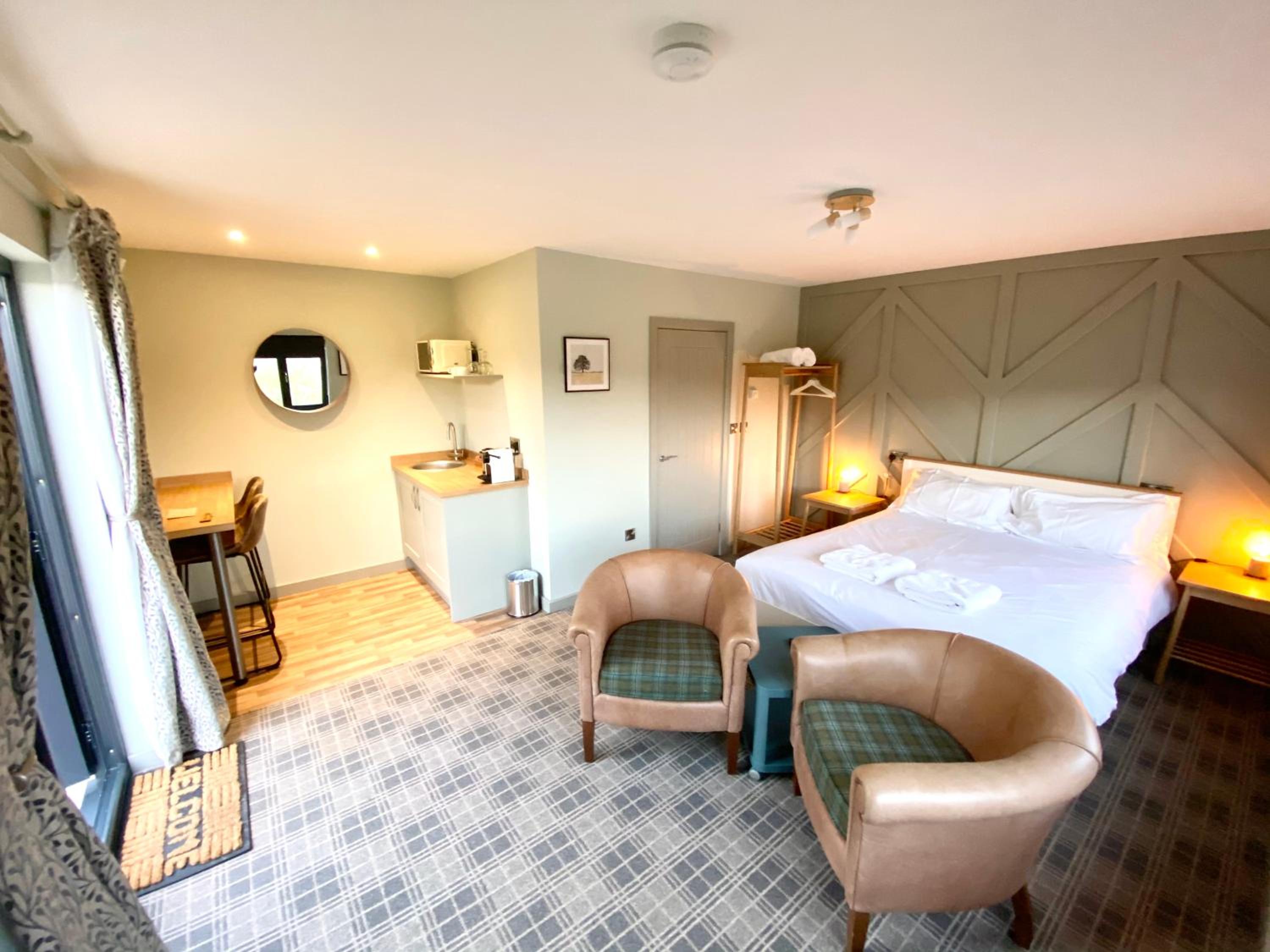 Suite with Hot Tub - Photo 1