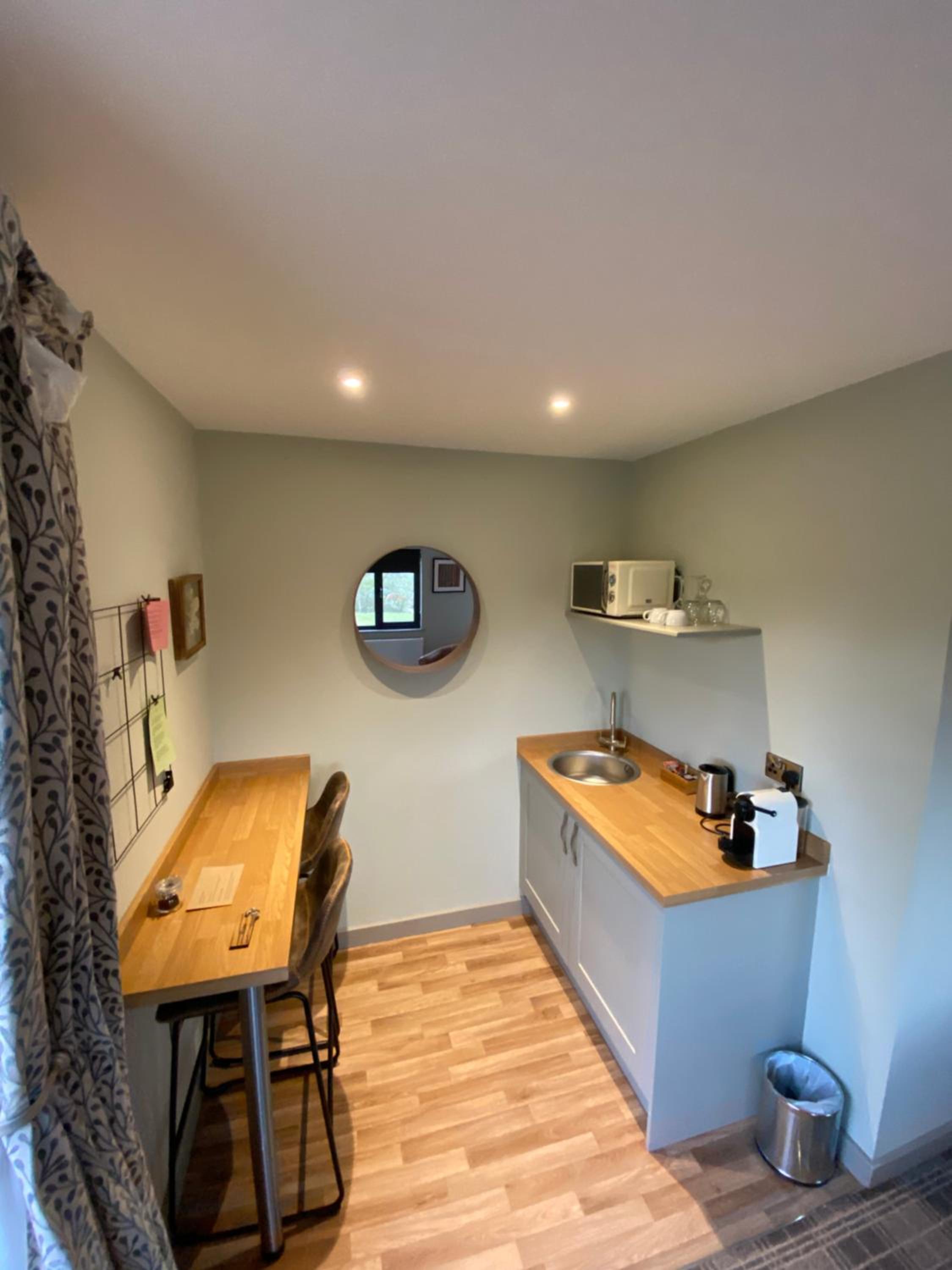 Suite with Hot Tub - Photo 2
