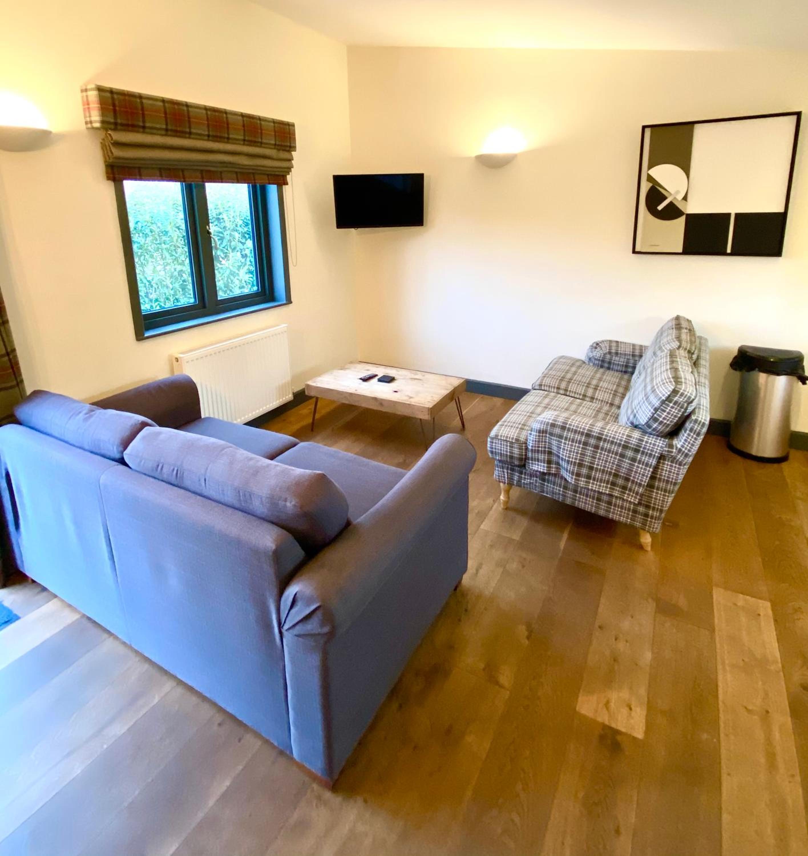 Deluxe Lodge with Hot Tub - Photo 8